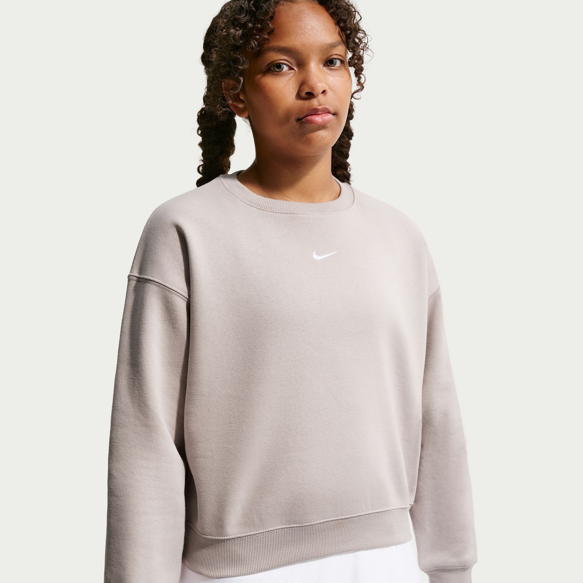 Nike Sportswear Sweatshirt G NSW STUDIO FLC BXY OS LBR Langarm-Design, mit Rundhalsausschnitt, aus Baumwolle und Polyester