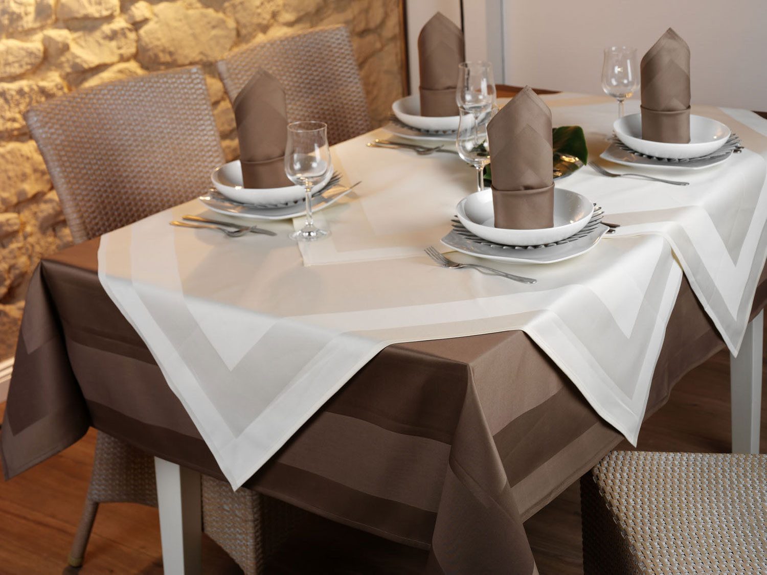 texpot Tischdecke Tischwäsche mocca Atlaskante 100% Baumwolle Vollzwirn Damast (1-tlg)