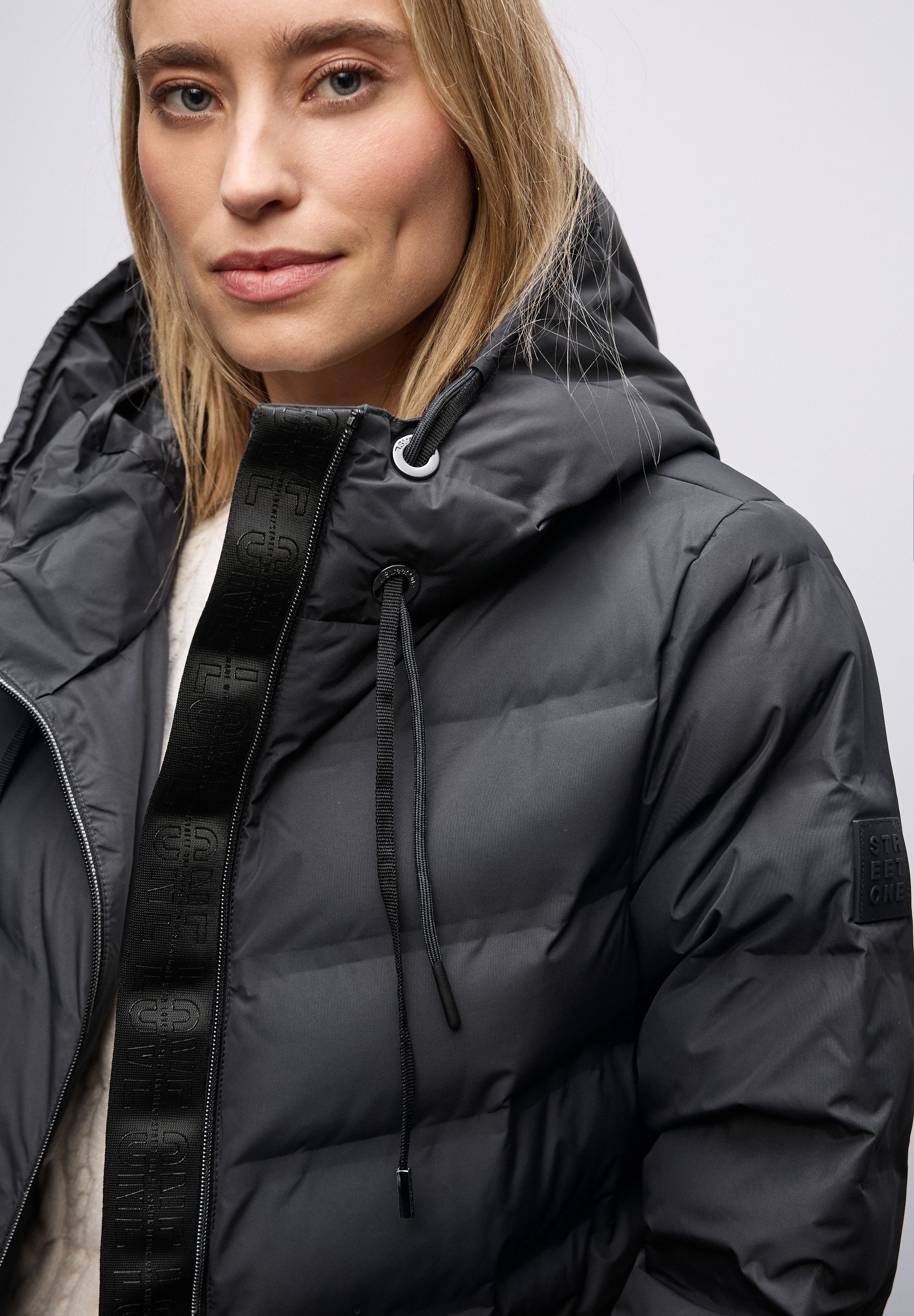 STREET ONE Steppjacke Damenmantel mit Kapuze und geklebten Nähten