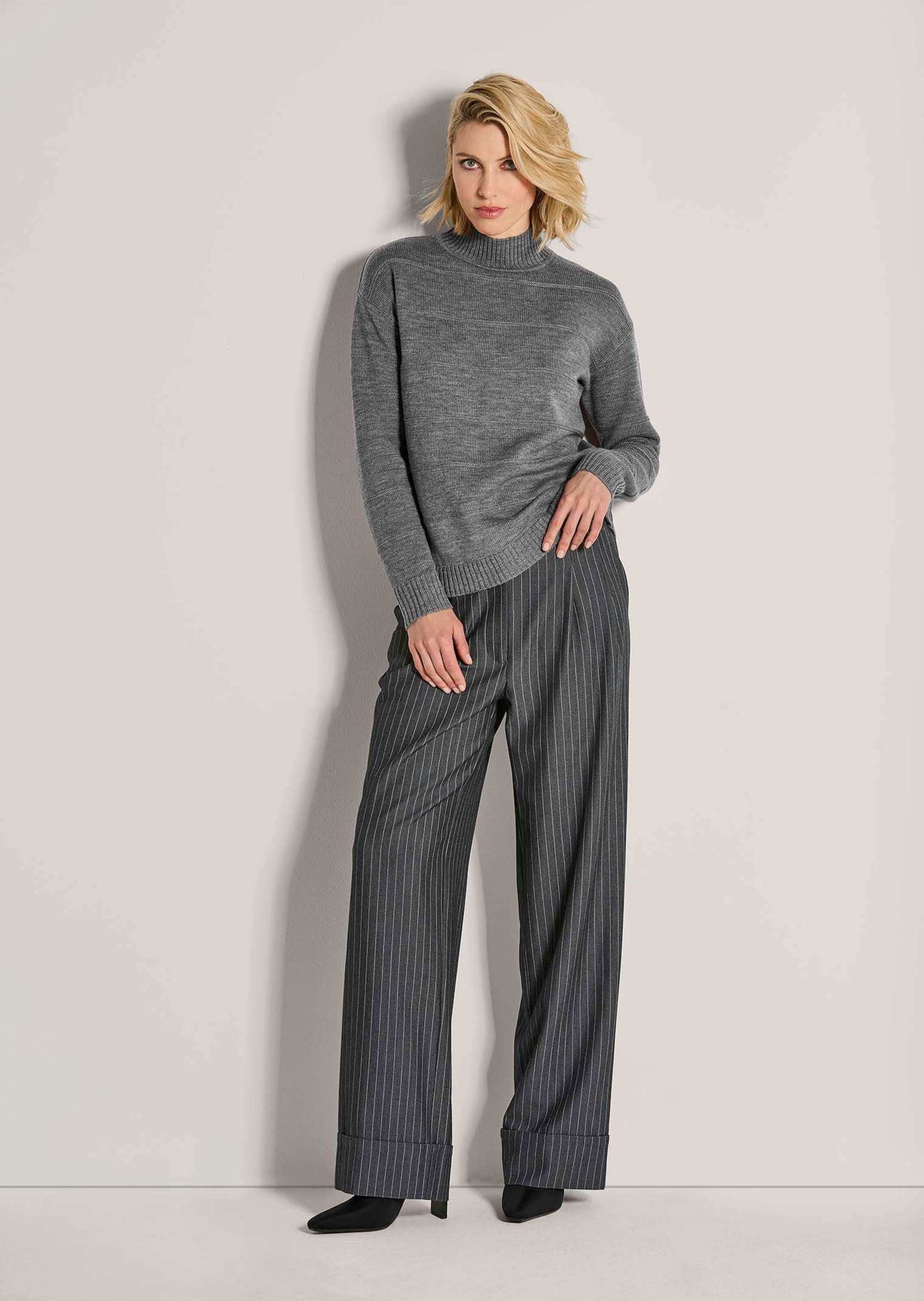 MADELEINE Strickpullover Eleganter Wollpullover mit Querstruktur Strukturpullover mit Stehkragen und Langarm