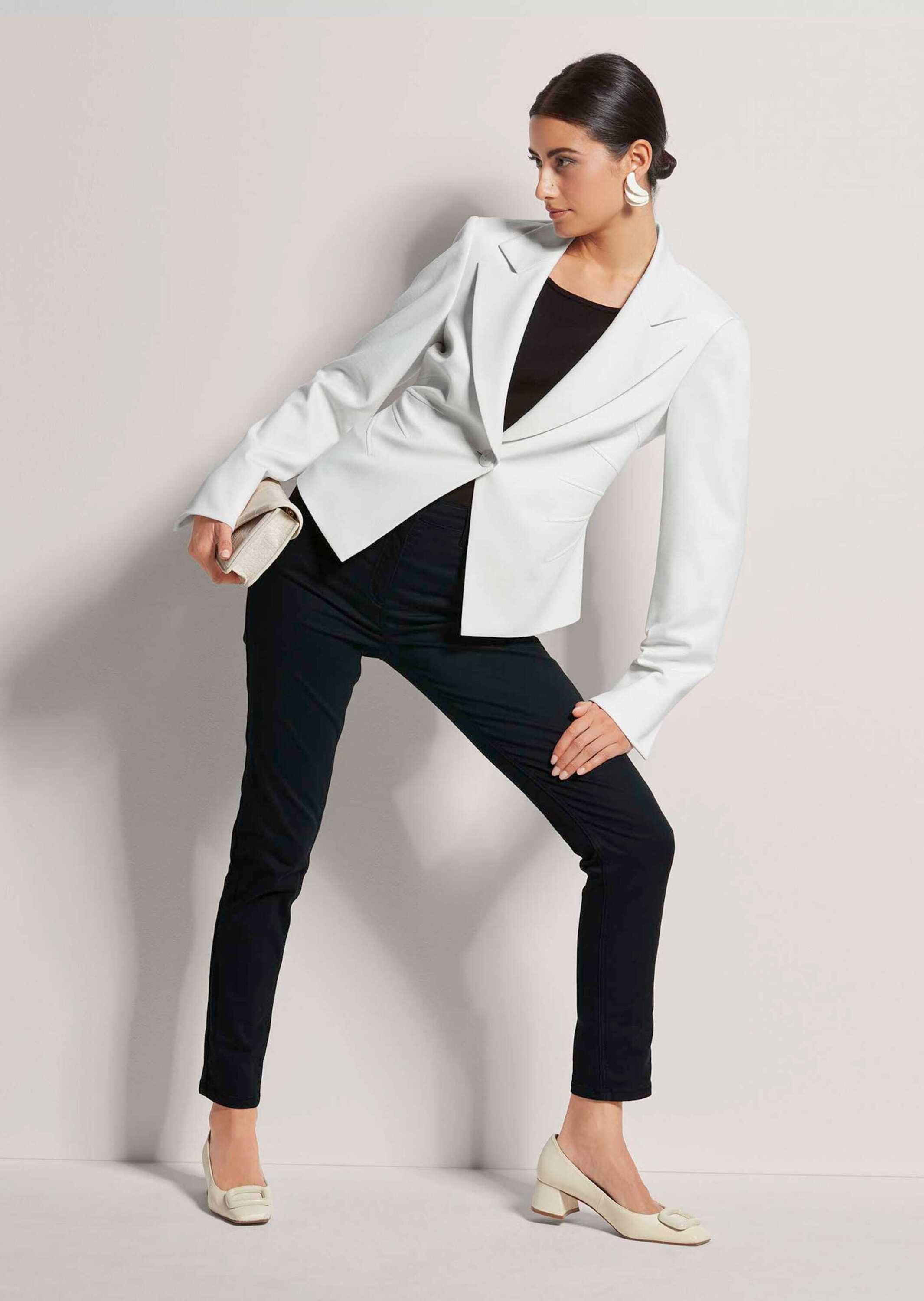 MADELEINE Kurzblazer Kurzer Jersey-Blazer mit Reverskragen Kariertes Design mit klassischem Revers und Ein-Knopf-Schließe – Bild 3 von 5