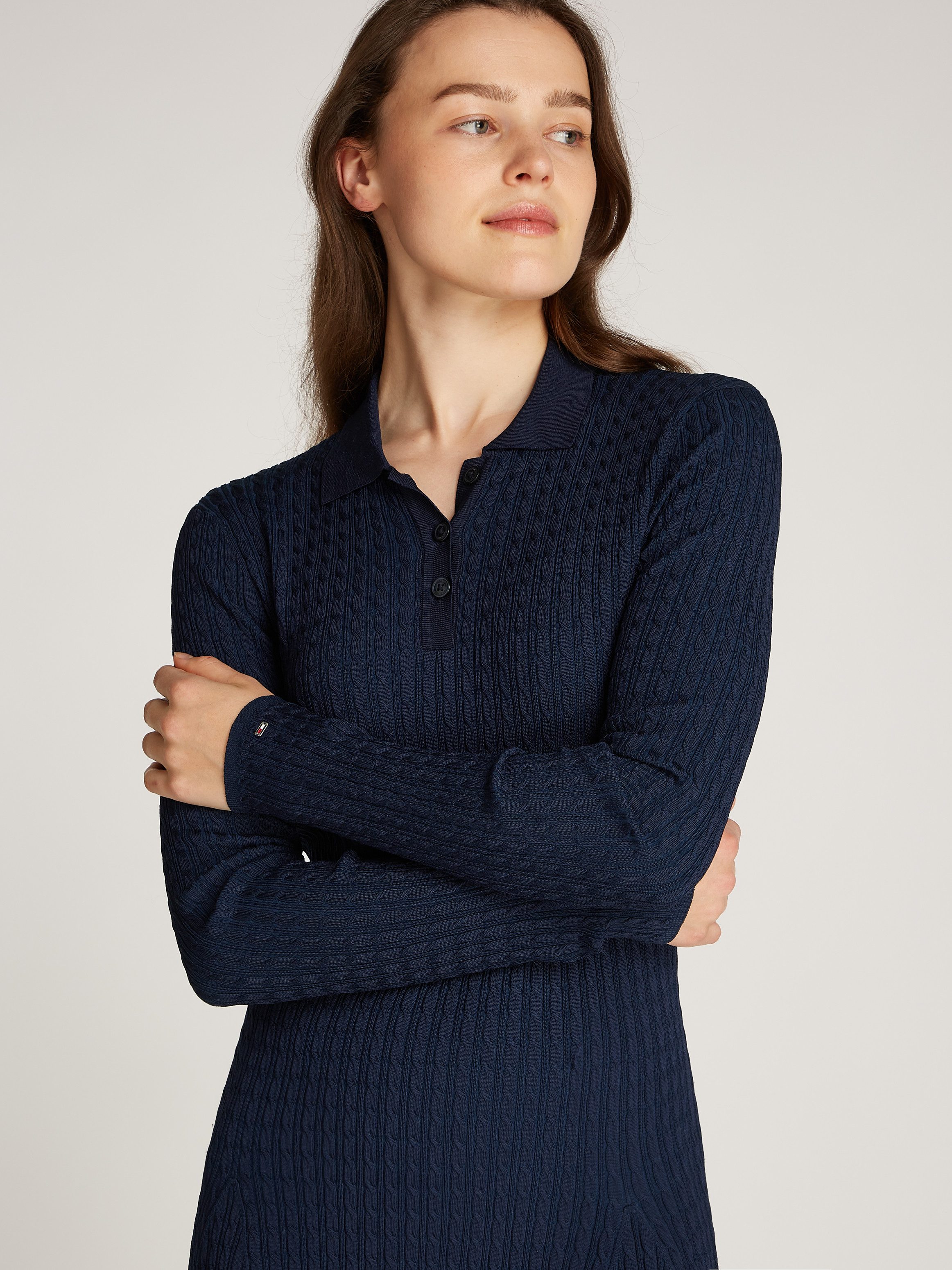 Tommy Hilfiger Strickkleid RAYON CABLE F&F LS MIDI DRESS mit Zopfmuster, Metalllabel