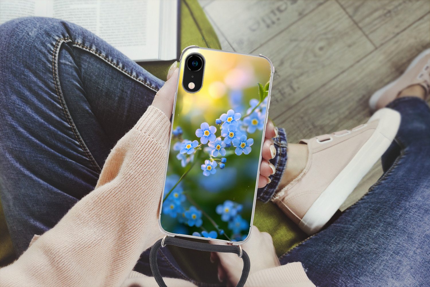 MuchoWow Handyhülle für Apple iPhone XR Blumen - Blau - Vergissmeinnicht, Tragbare Handyhüllen mit Kette zum umhängen, Handykette Handyband