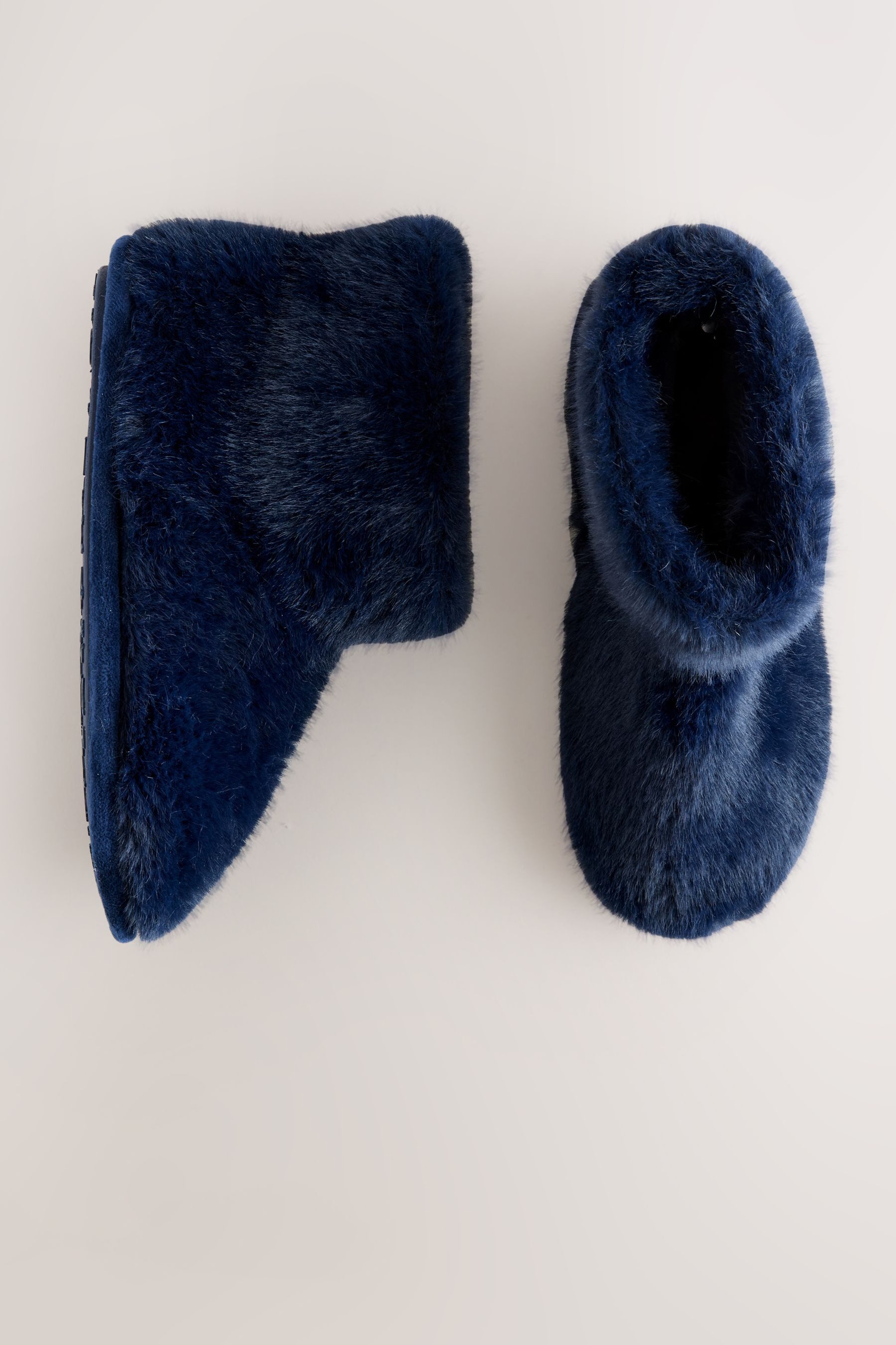 Next Hausstiefel aus Kunstfell Hausschuh (1-tlg)