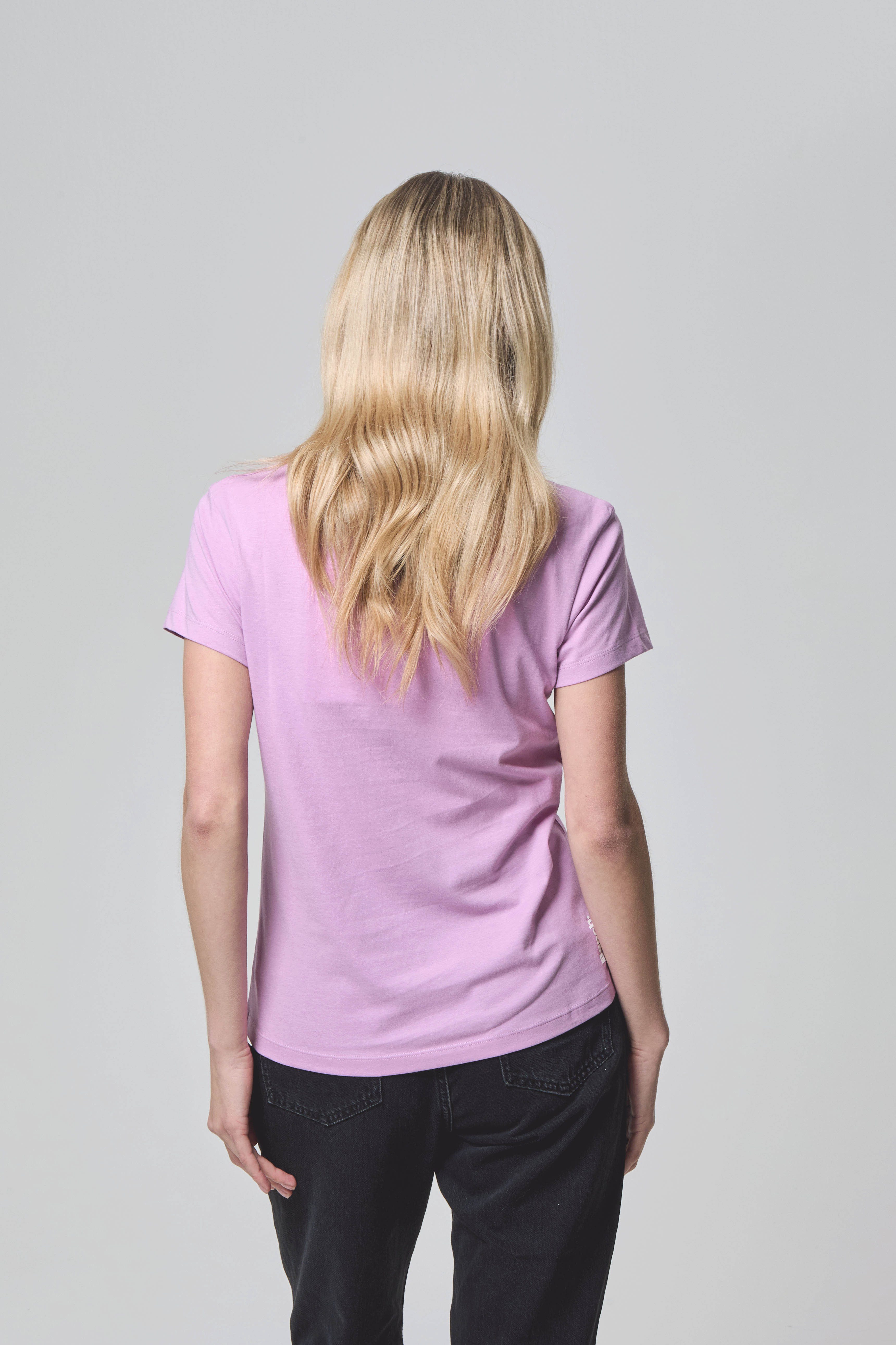 Bench. Rundhalsshirt MIAO