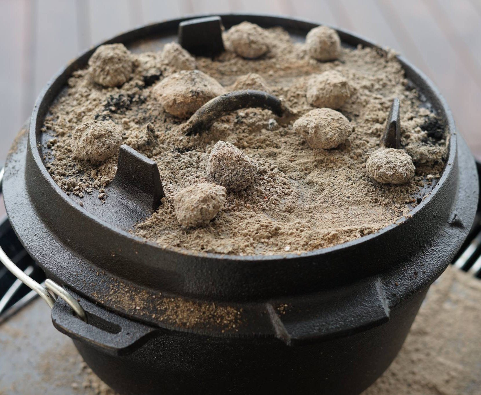 BBQ-Toro Grilltopf Dutch Oven DO6U, 7,3L Ultimate Gusseisen Kochtopf PRO3+ Beschichtung, Gusseisen (3-tlg), 3-fach eingebrannt mit PRO3+ Verfahren