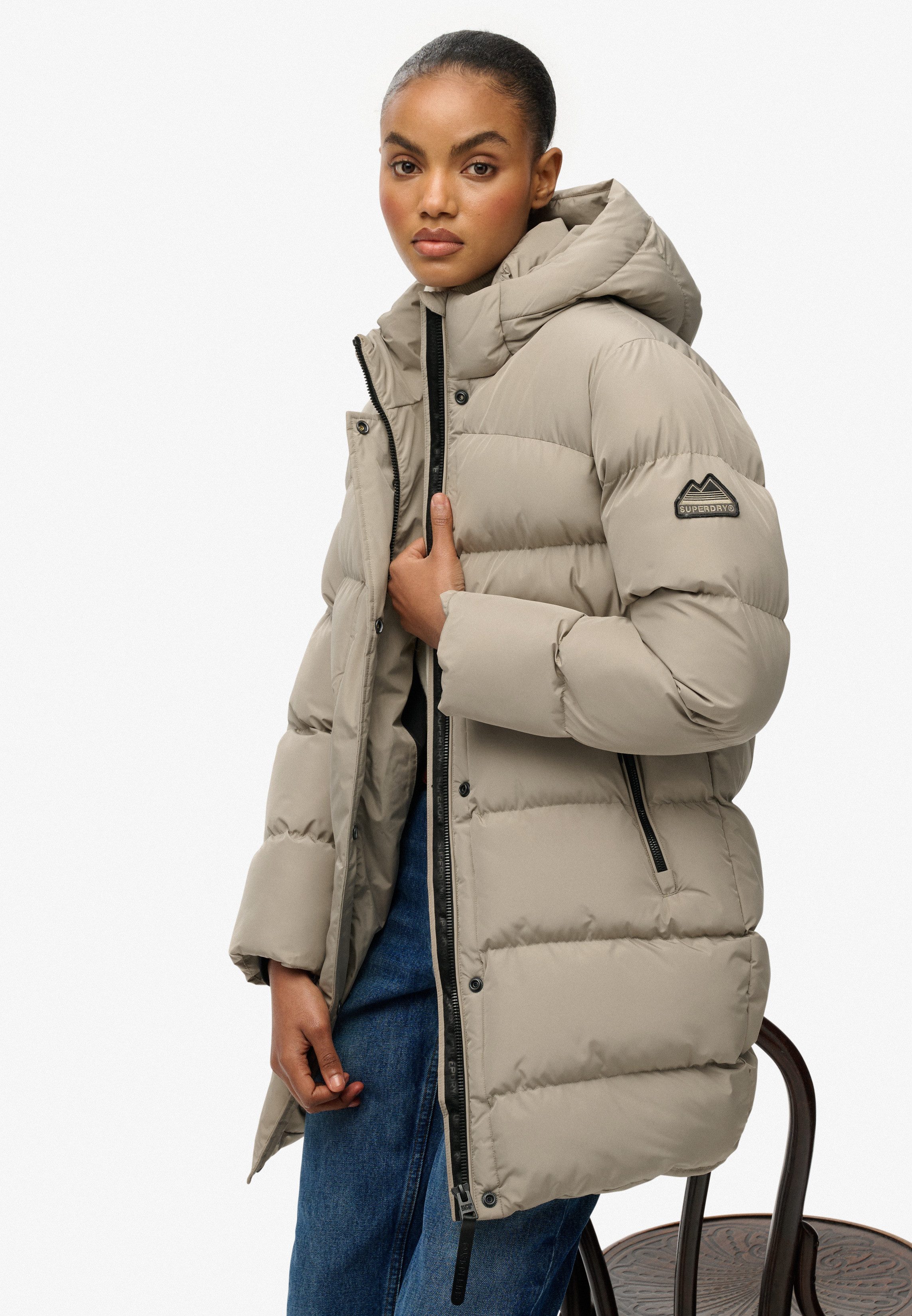 Superdry Steppjacke HOODED SPORTS PUFFER MID JKT mit hochschließendem Kragen, aus Polyester und Kunstfaser, Relaxed Fit
