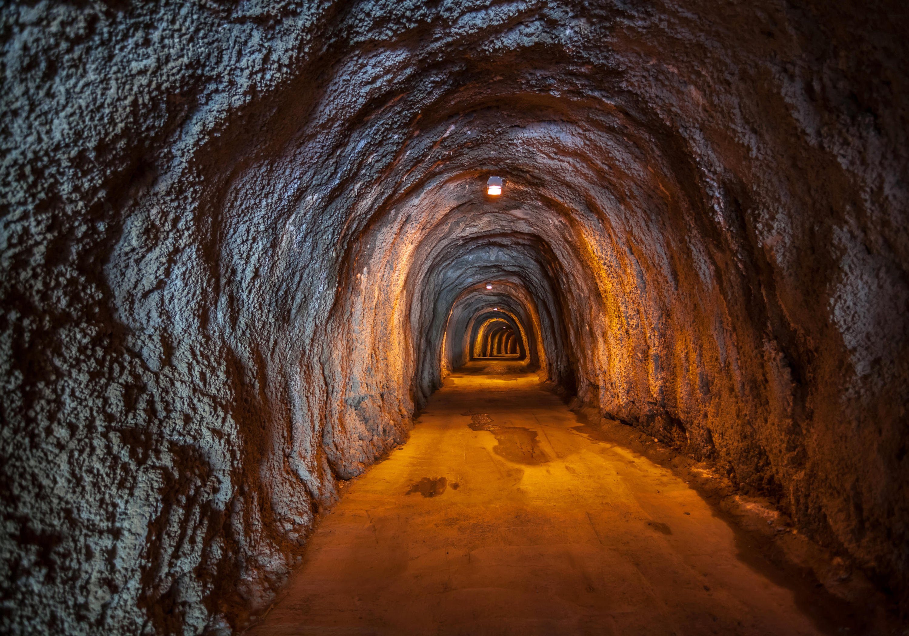 wandmotiv24 Fototapete unterirdischen Tunnel, glatt, Wandtapete, Motivtapete, matt, Vliestapete