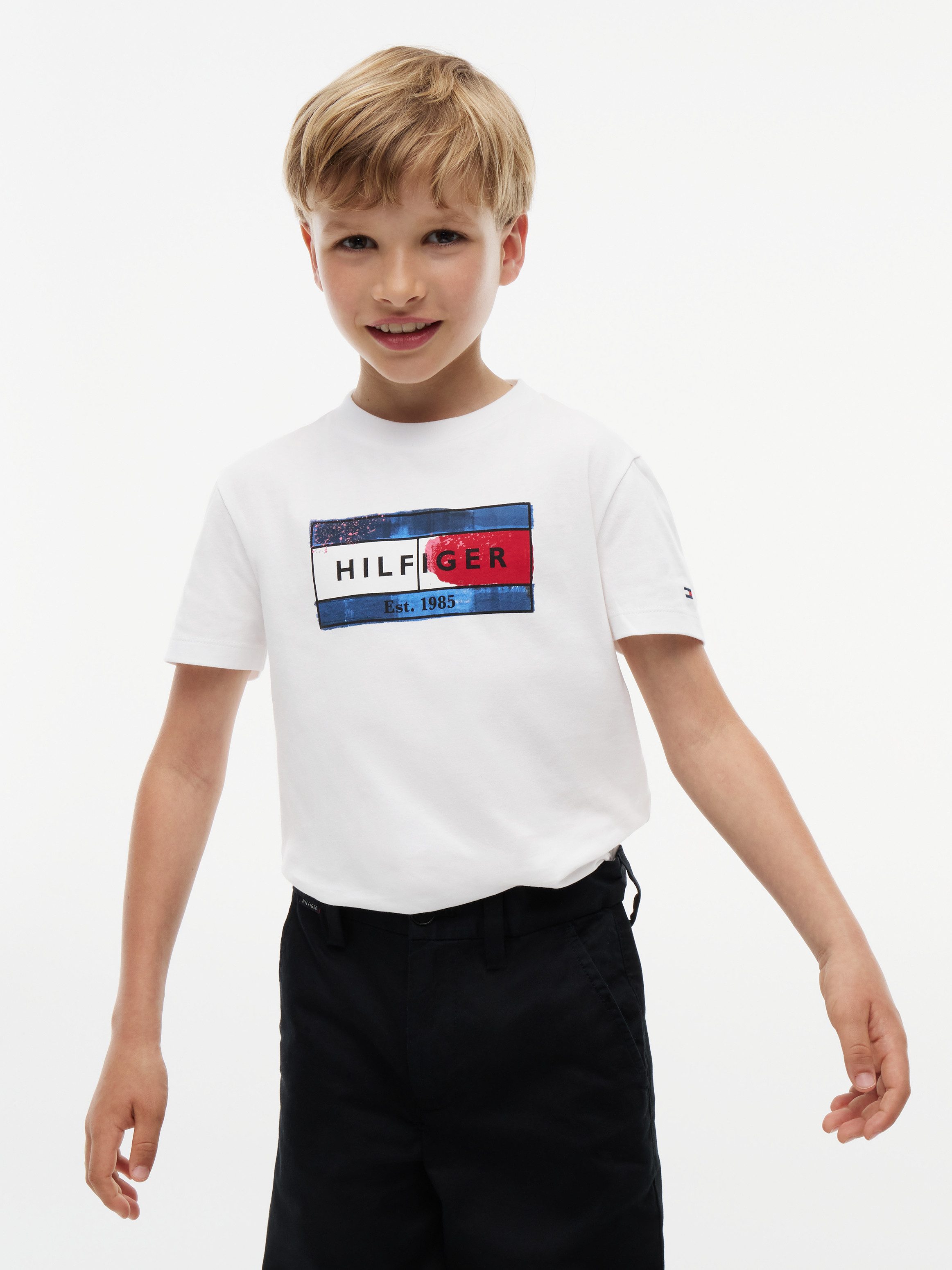 Tommy Hilfiger T-Shirt HILFIGER FLAG GRAPHIC TEE Rundhalsausschnitt, Regular Fit, Kinder bis 16 Jahre