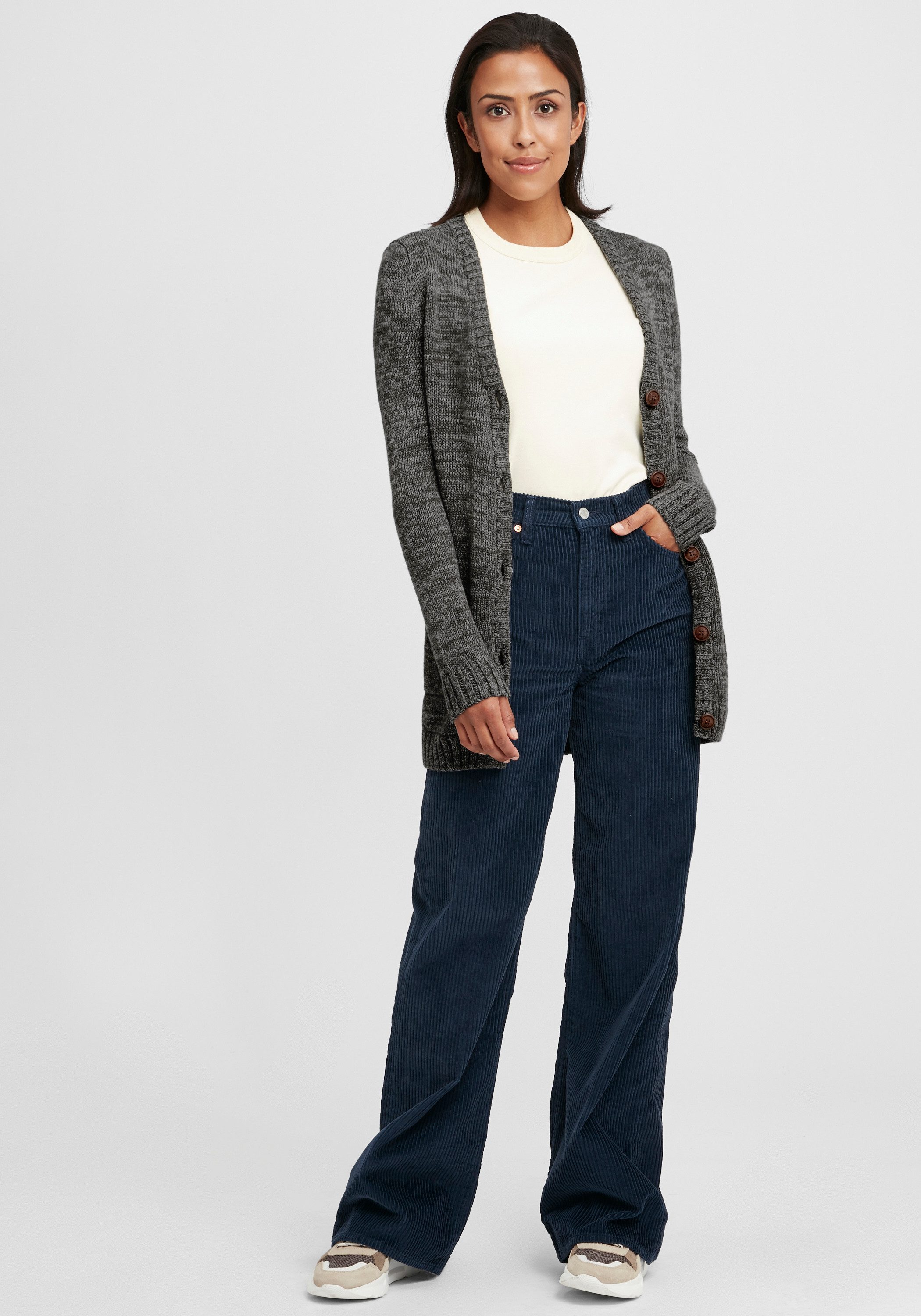 OXMO Strickjacke OXPhilemona Strickjacke mit Holzknopfleiste günstig online kaufen