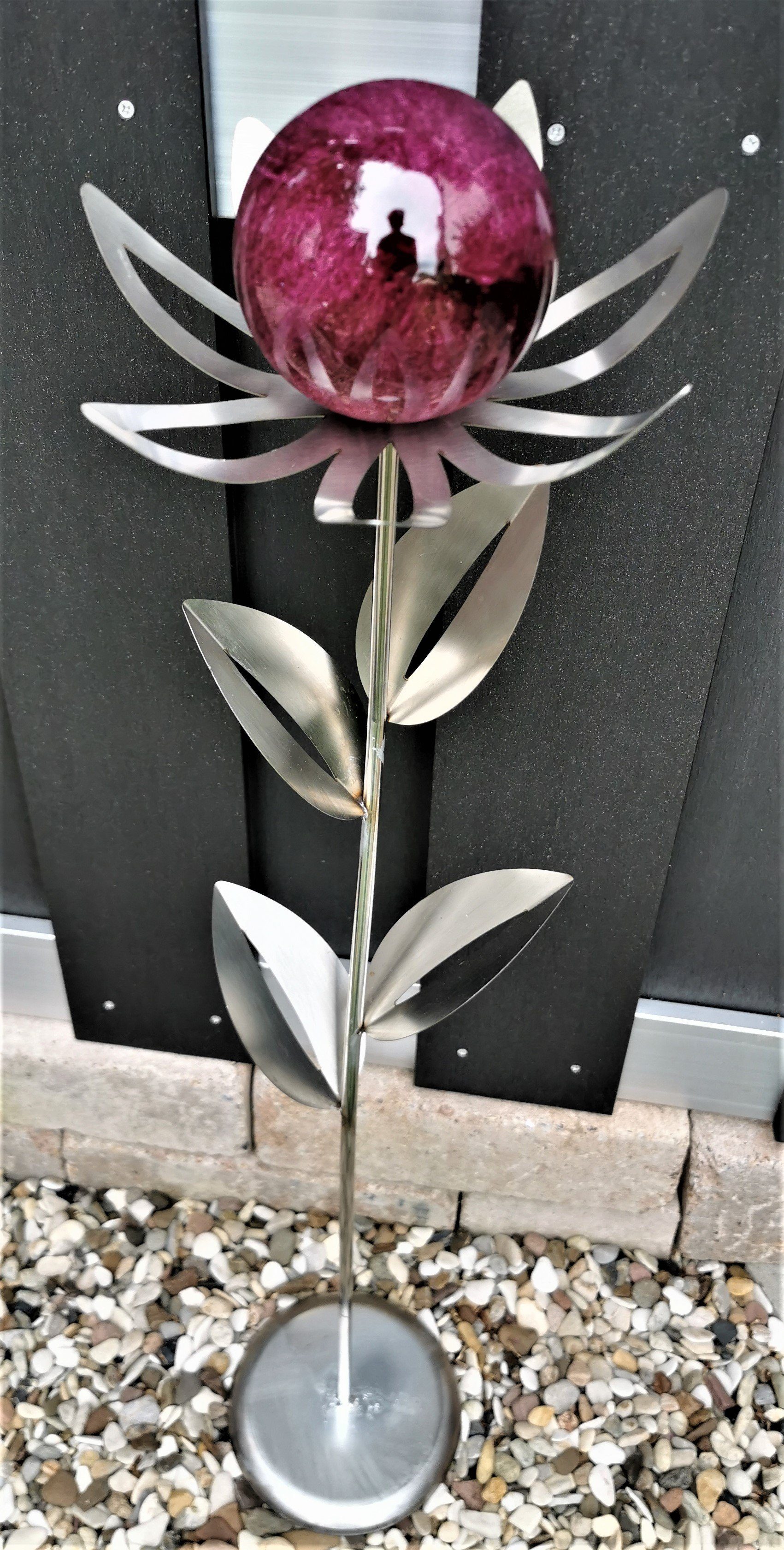 Jürgen Bocker Garten-Ambiente Gartenstecker Skulptur Blume Paris Edelstahl matt 77 cm mit Kugel und Standfuß violett