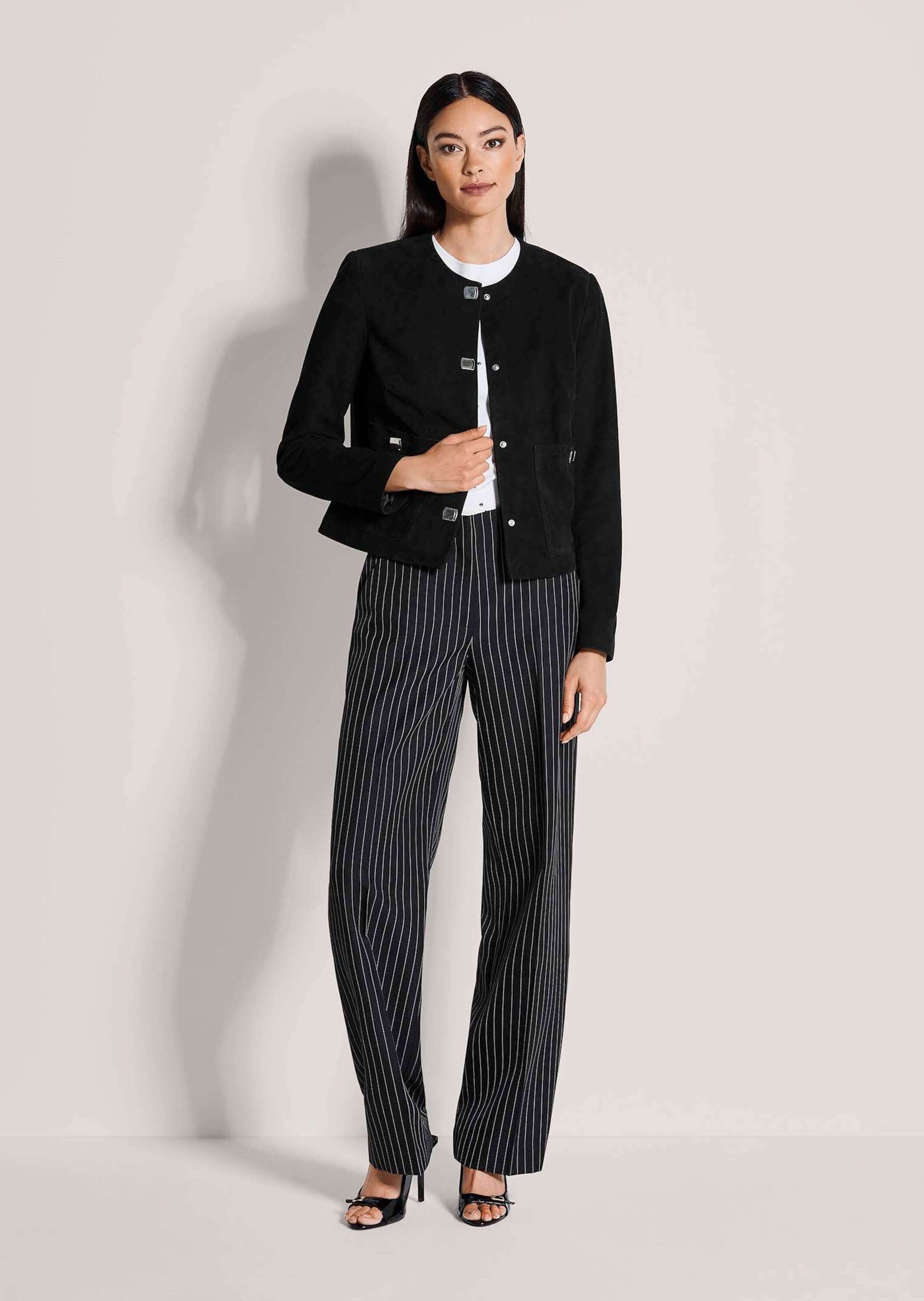 MADELEINE Lederjacke Kurzjacke mit Schmuckknöpfen Businessjacke mit Rundhals, aufgesetzten Taschen und Langarm