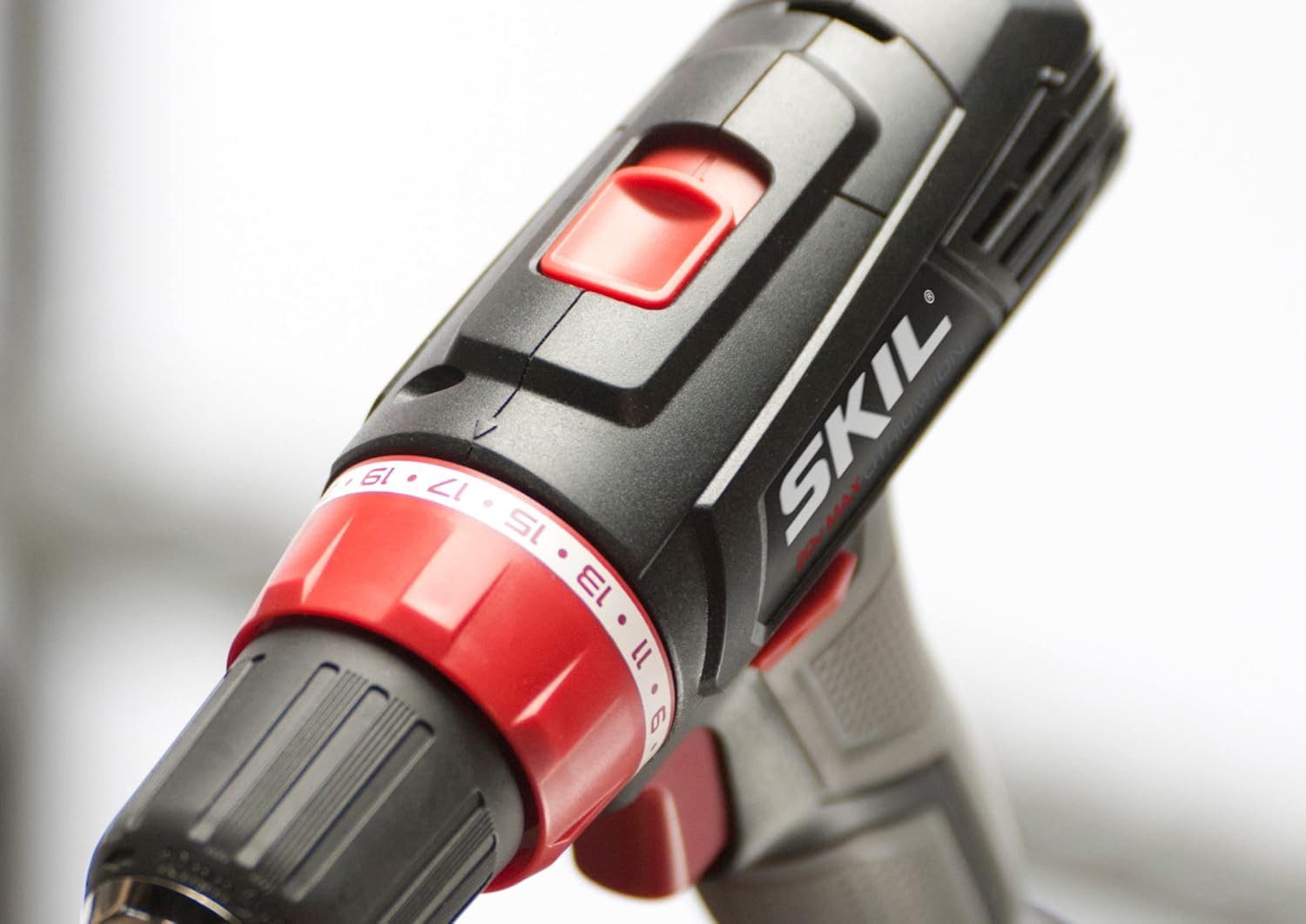 SKIL Akku-Bohrschrauber SKIL Akku-Bohrschrauber 2842AC Bohrschrauber mit 2 Akku + Ladegerät