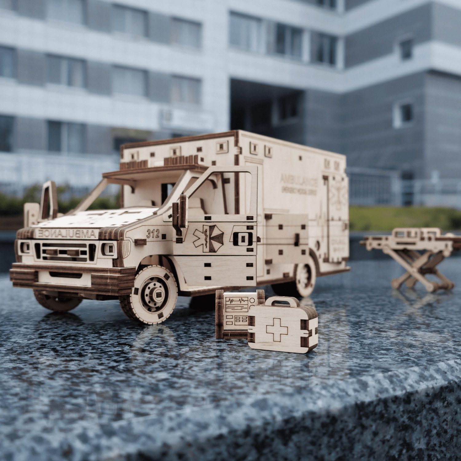 Eco Wood Art Modellbausatz Eco-Wood-Art Krankenwagen Mechanisches Holzpuzzle, (386-tlg)
