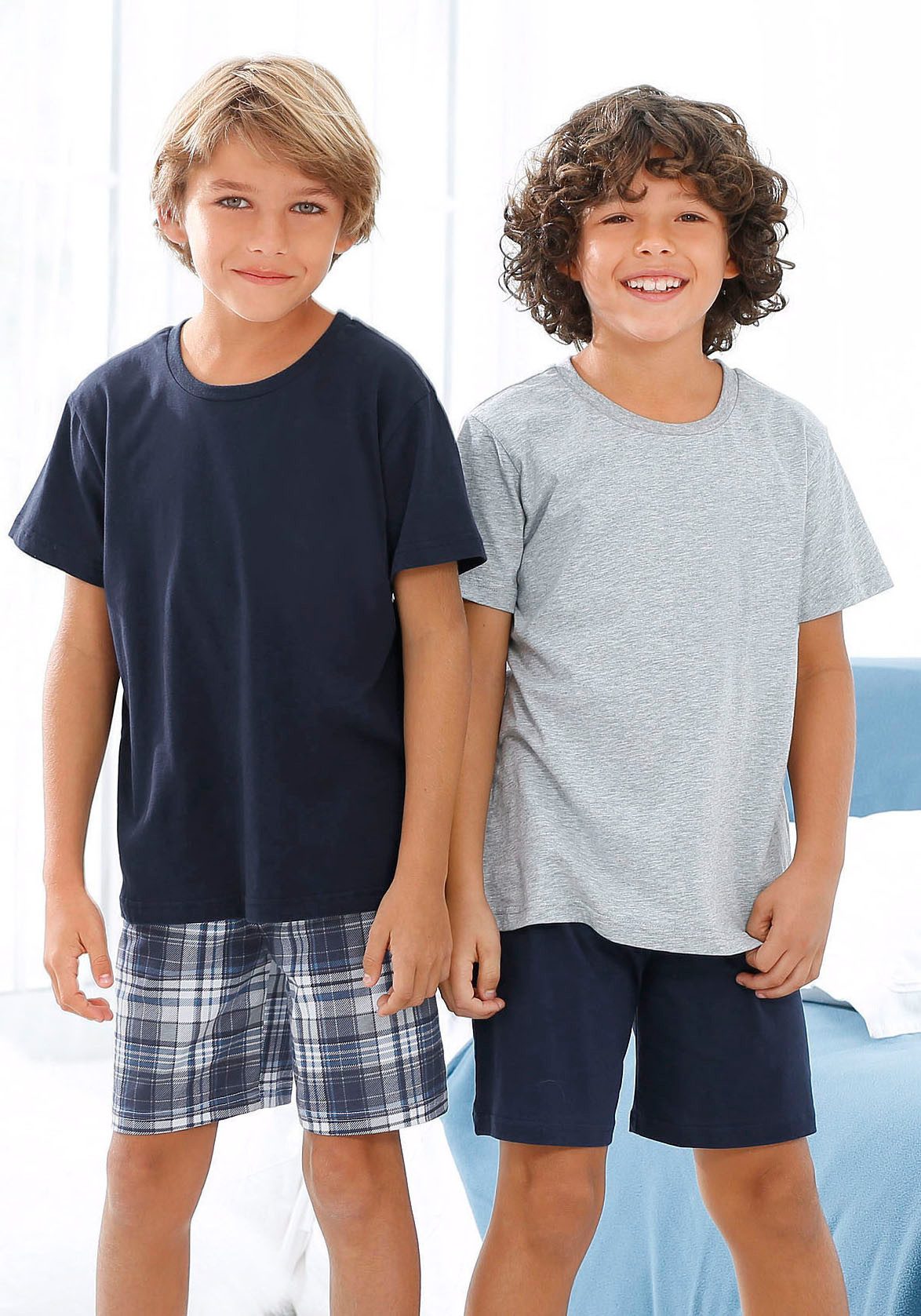 le jogger® Pyjama (4 tlg., 2 Sets) kurzer Schlafanzug, kariert und unifarben, aus Baumwolle