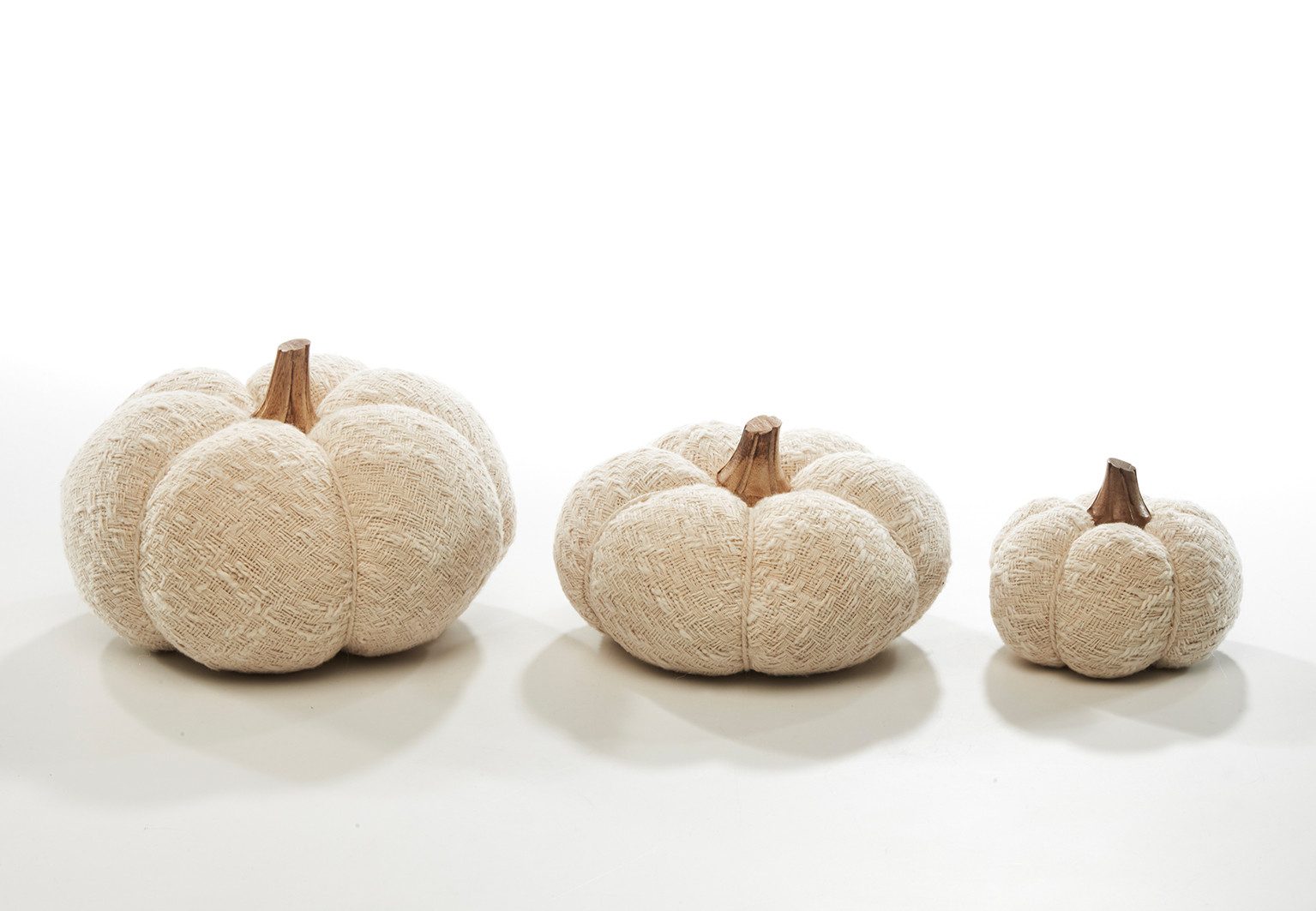 Kobolo Dekoobjekt Kürbis Herbstdeko aus Textil Set aus 3 Größen weiß (3er Set, 3 St., verschiedene Größen), Polyester – Bild 5 von 5