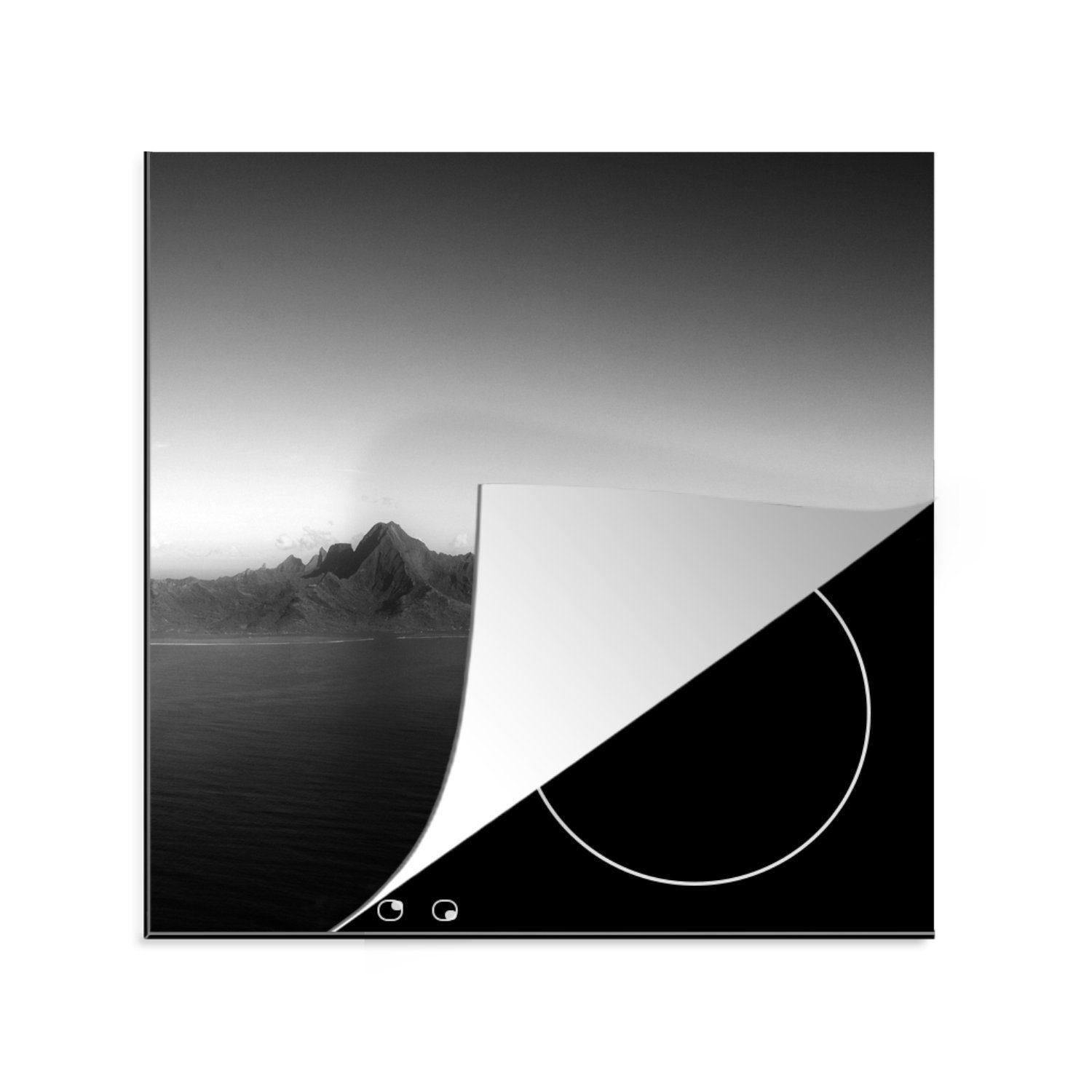 MuchoWow Herdblende-/Abdeckplatte Berge im Pazifischen Ozean auf der Insel Mo'orea in Schwarz und Weiß, Vinyl, (1 tlg), 78x78 cm, Ceranfeldabdeckung, Arbeitsplatte für küche
