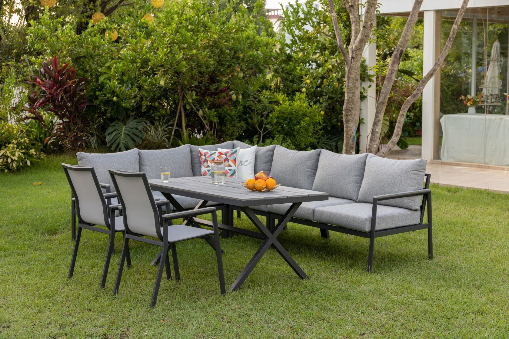 Gardissimo Gartenlounge-Set Jolie Nonwood Dining Gartenmöbelset, (Set, 4-tlg., Alu, Ecklounge, Esstisch, 2 Sessel, inkl. Auflagen), wetterfest / Bezüge waschbar / Aluminium / spiegelverkehrt aufbaubar
