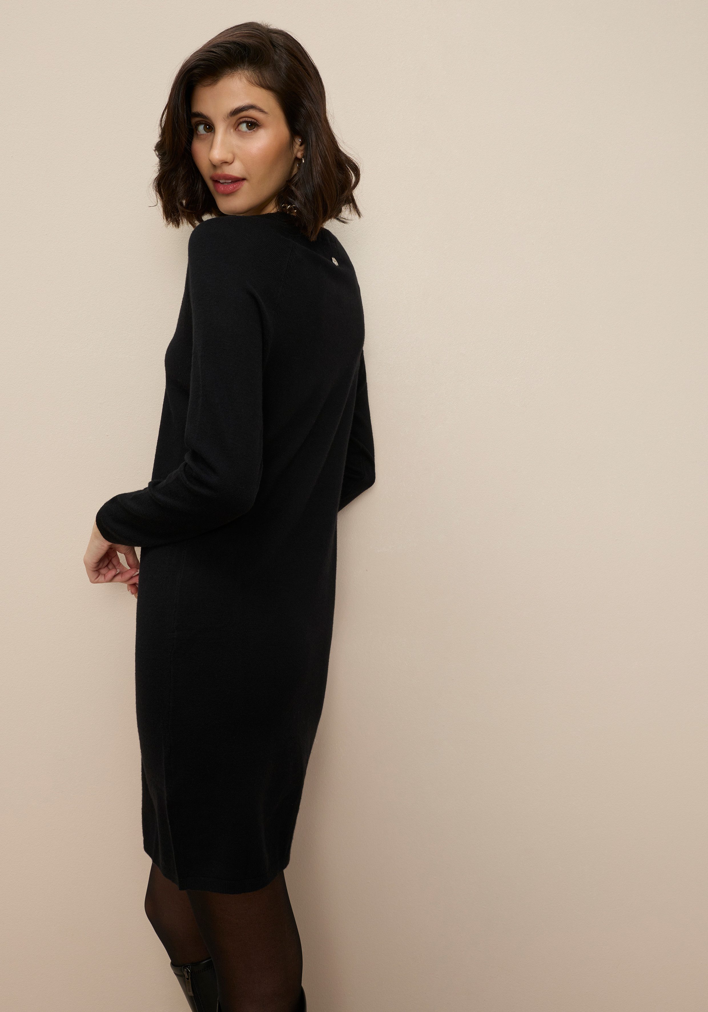 Tamaris Strickkleid mit figurumspielender Passform lässiges Mini-Kleid aus Viskosemischung