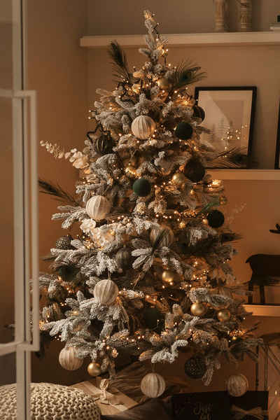 VIVANNO Künstlicher Weihnachtsbaum Künstlicher Weihnachtsbaum Premium Nordmanntanne mit Schnee 150 cm, Nordmanntanne
