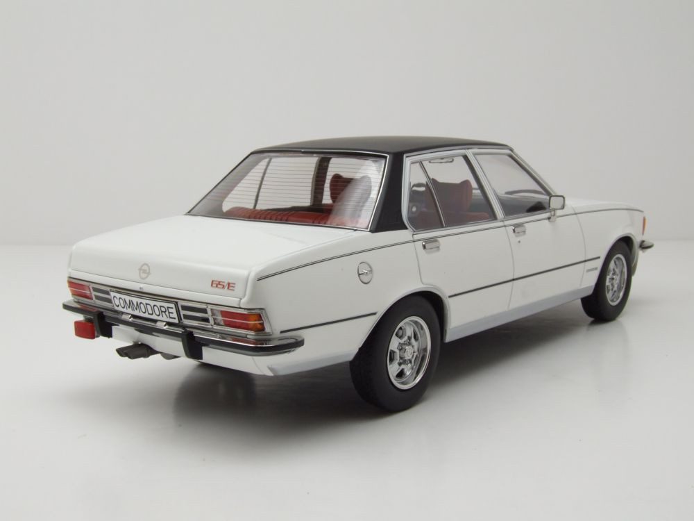 MCG Modellauto Opel Commodore B 1972 weiß, Maßstab 1:18