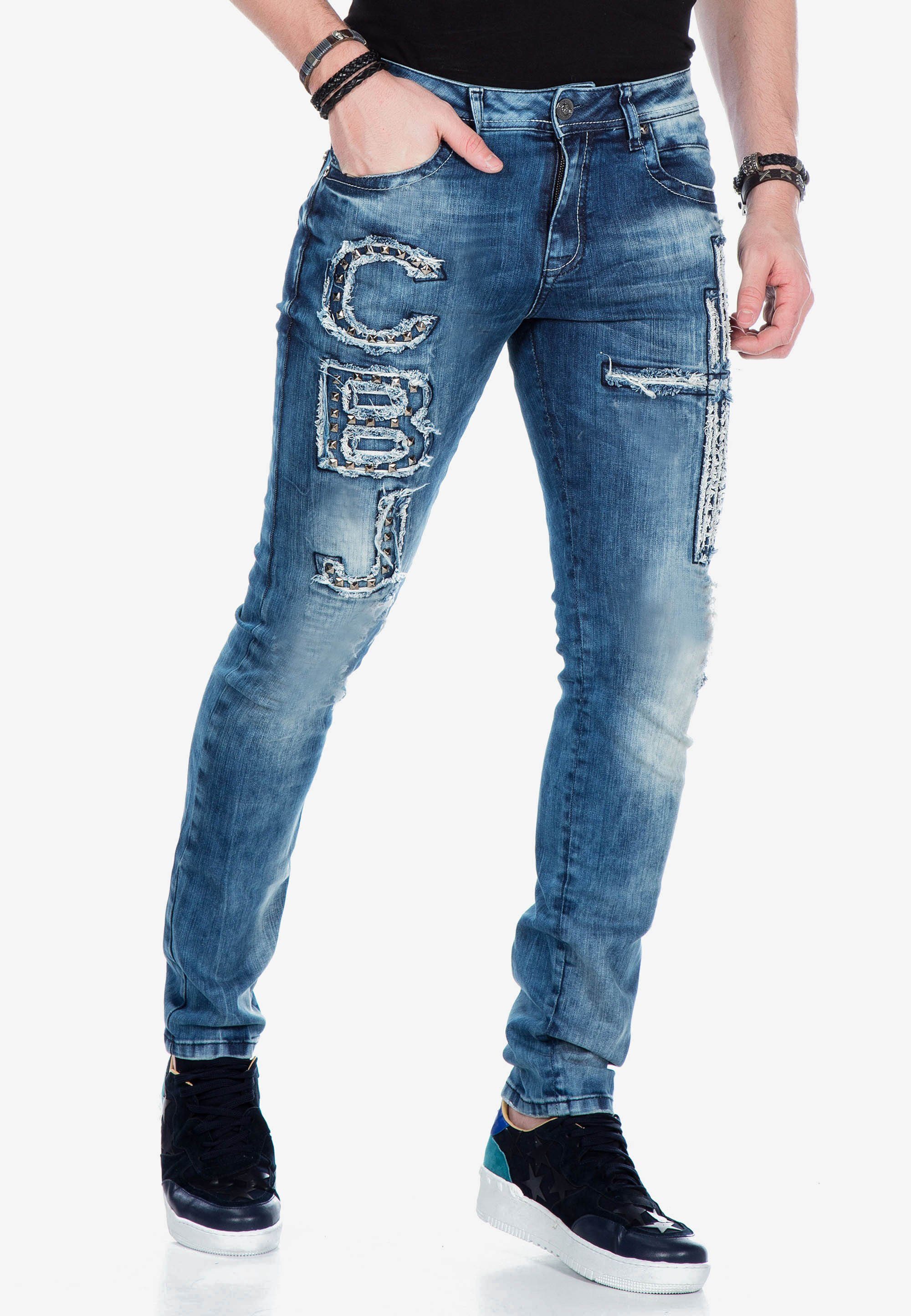 Straight Slim-fit-Jeans Baxx in Aufnäher & Nieten und Fit mit Cipo