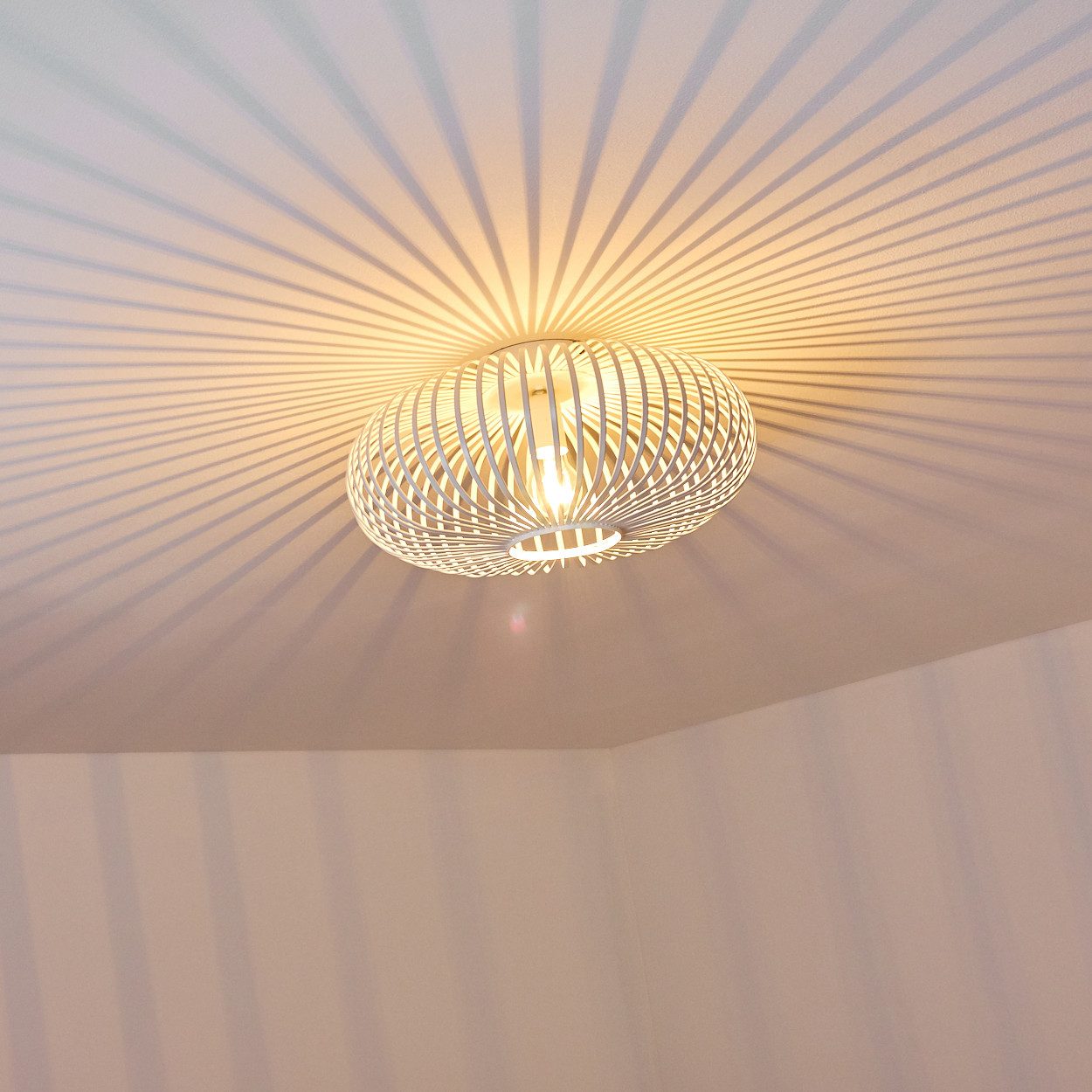 hofstein Deckenleuchte »Devin« runde Deckenlampe aus Metall in Weiß, ohne Leuchtmittel, E27, Leuchte mit tollen Lichteffekten an der Decke – Bild 3 von 5