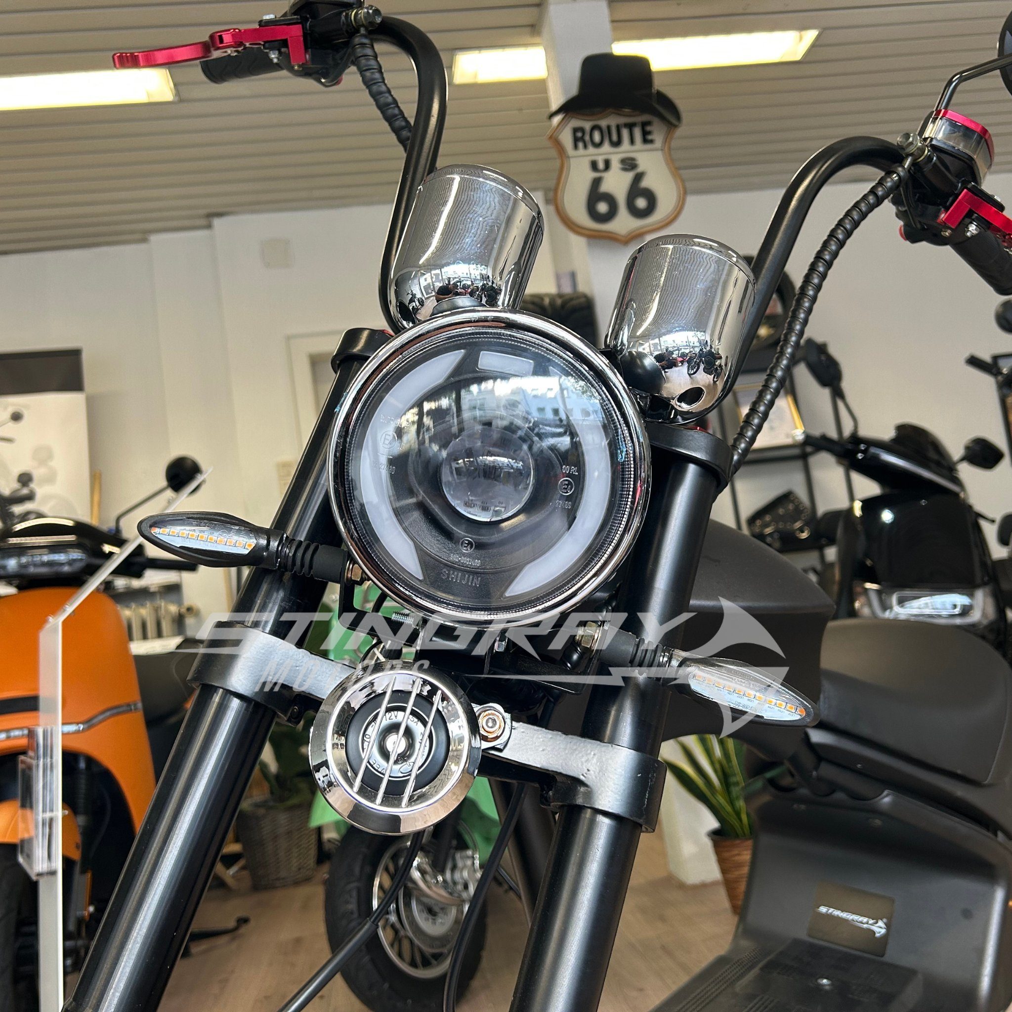 Stingray Motors E-Motorroller Elektroroller - Watt E Harley 50 Matt km/h MH3, - Chopper 4500,00 W, km/h Rot Roller - 50 4500