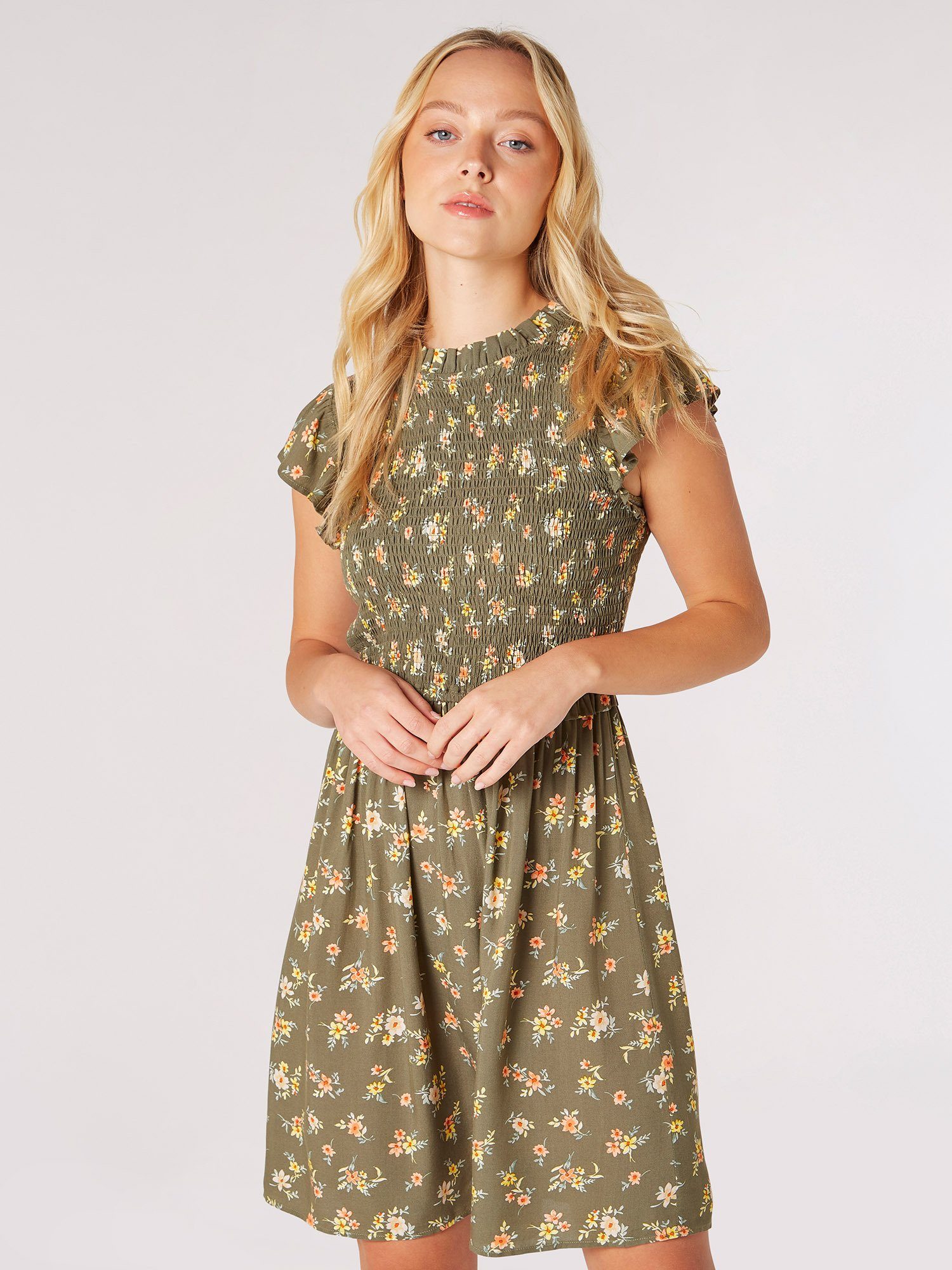 Apricot Druckkleid Floral Bunch Smocked Dress mit gesmoktem Oberteil günstig online kaufen