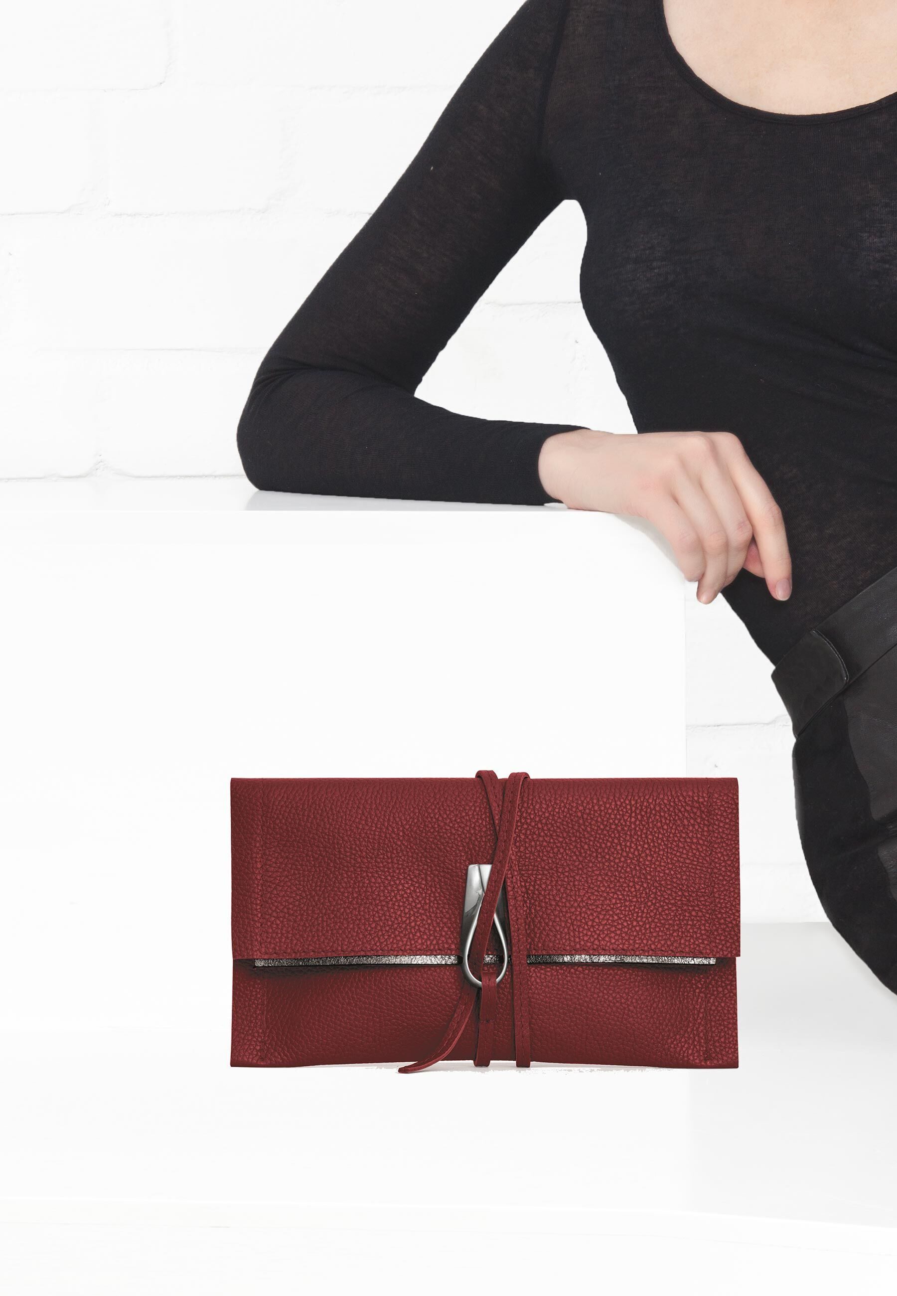 GRETCHEN Clutch Opal Loop