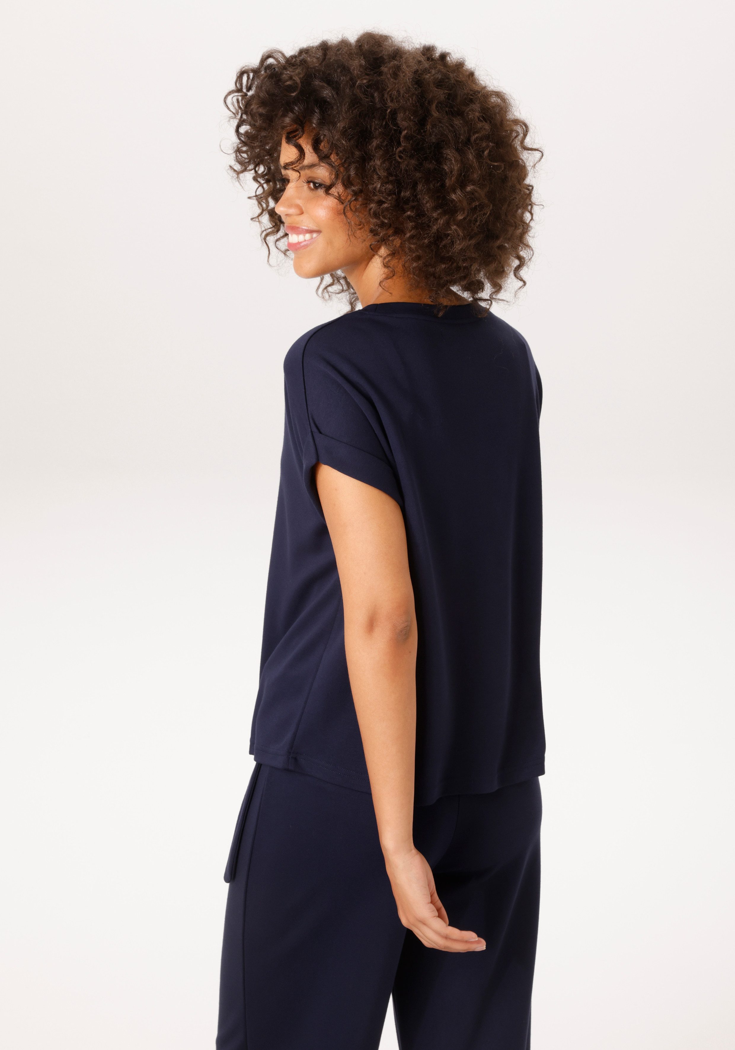 Aniston CASUAL T-Shirt mit fixiertem Ärmel-Umschlag