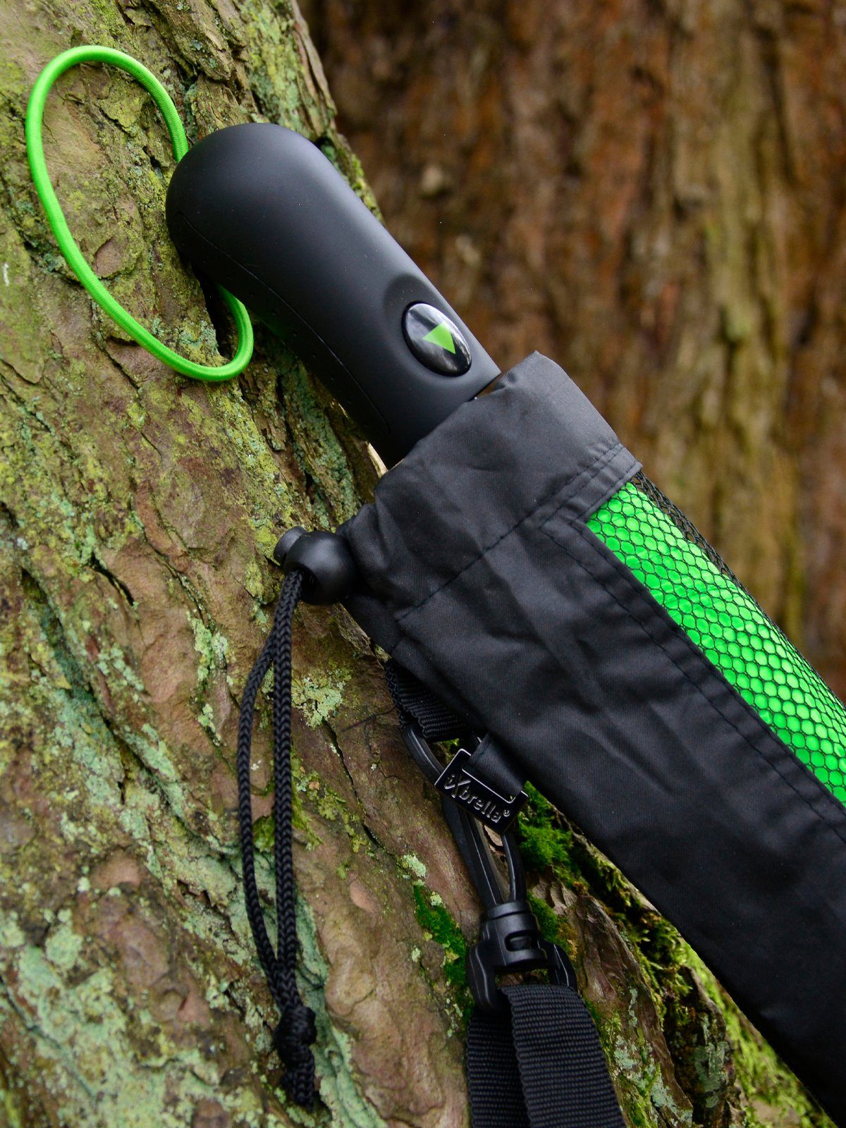 mit Dach-Durchmesser Umhängetasche, mit Trekking riesigem iX-brella neon-grün 124cm XXL Taschenregenschirm Golf-Taschenschirm