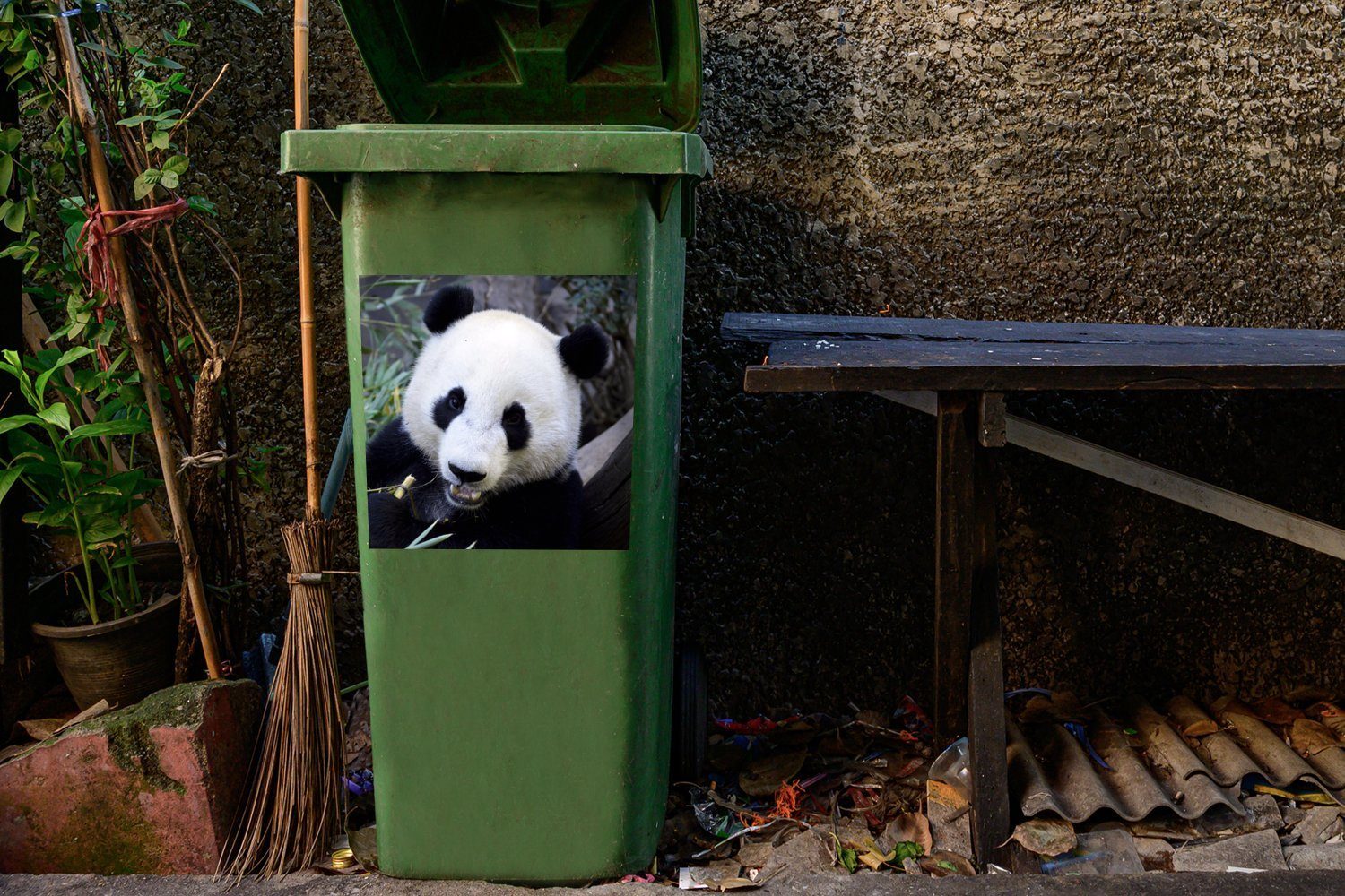 MuchoWow Wandsticker Panda - Tier - Mülltonne, Container, Blätter Sticker, St), (1 Mülleimer-aufkleber, Abfalbehälter