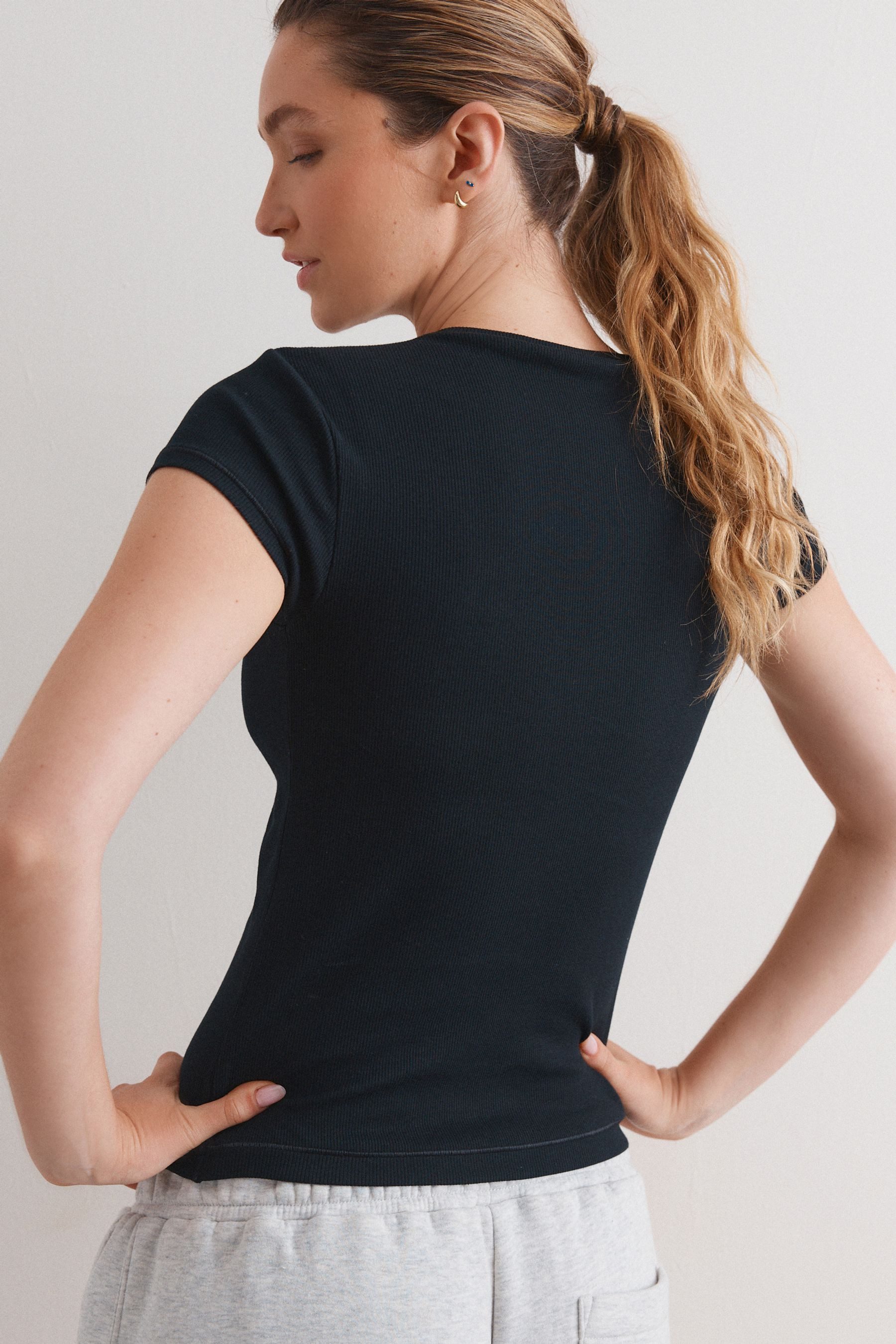 Next T-Shirt Geripptes T-Shirt mit verdecktem Support (1-tlg)