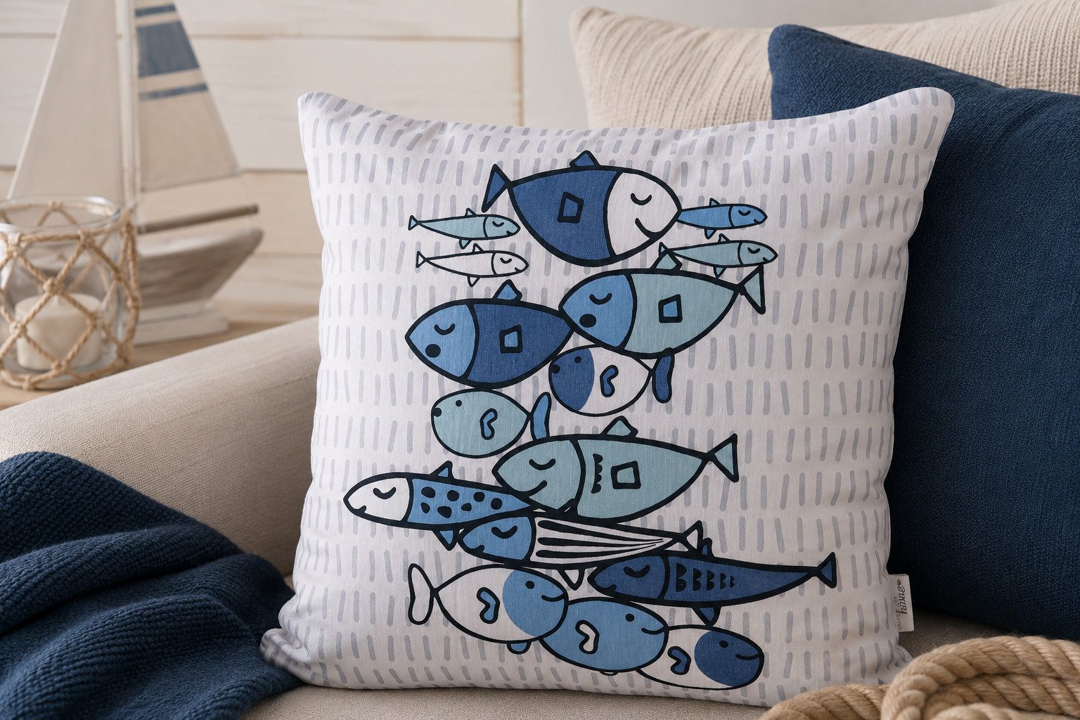 BOLTZE Zierkissen Dekokissen Ocean Fish blau weiß quadratisch mit Fisch Motiv, (1 St)