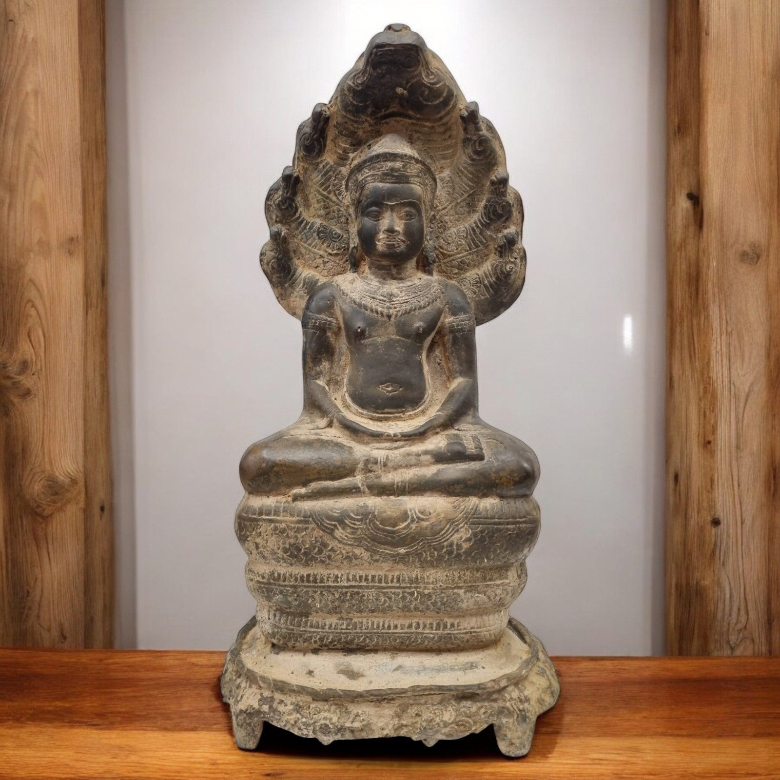 Kinaree Skulptur Bronze Buddha Figur, Antike Optik, Originale Darstellung des Samstags Buddha