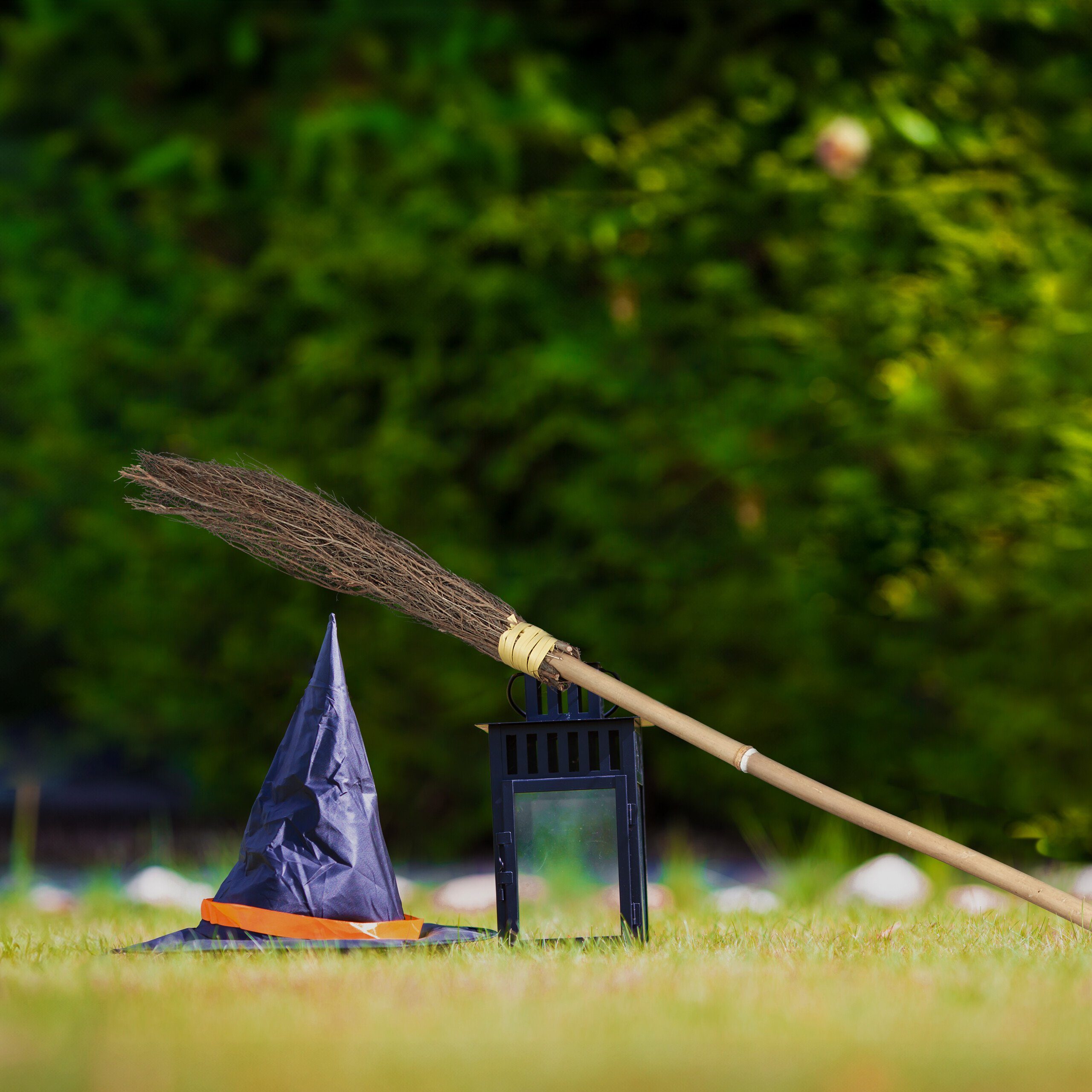 relaxdays Hexen-Kostüm Bambus Hexenbesen 2er Set