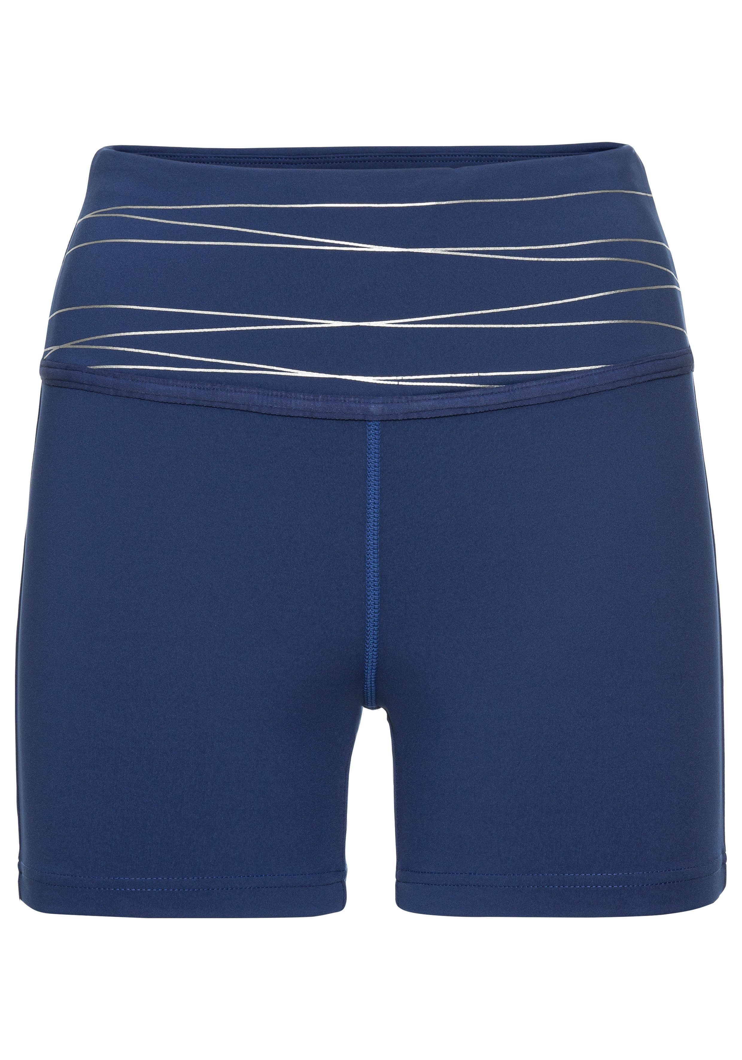 vivance active Shorts Sportshorts mit breiten Bündchen und Druck. Reduzierter Preis € 14,99. Unverbindliche Preisempfehlung € 34,99