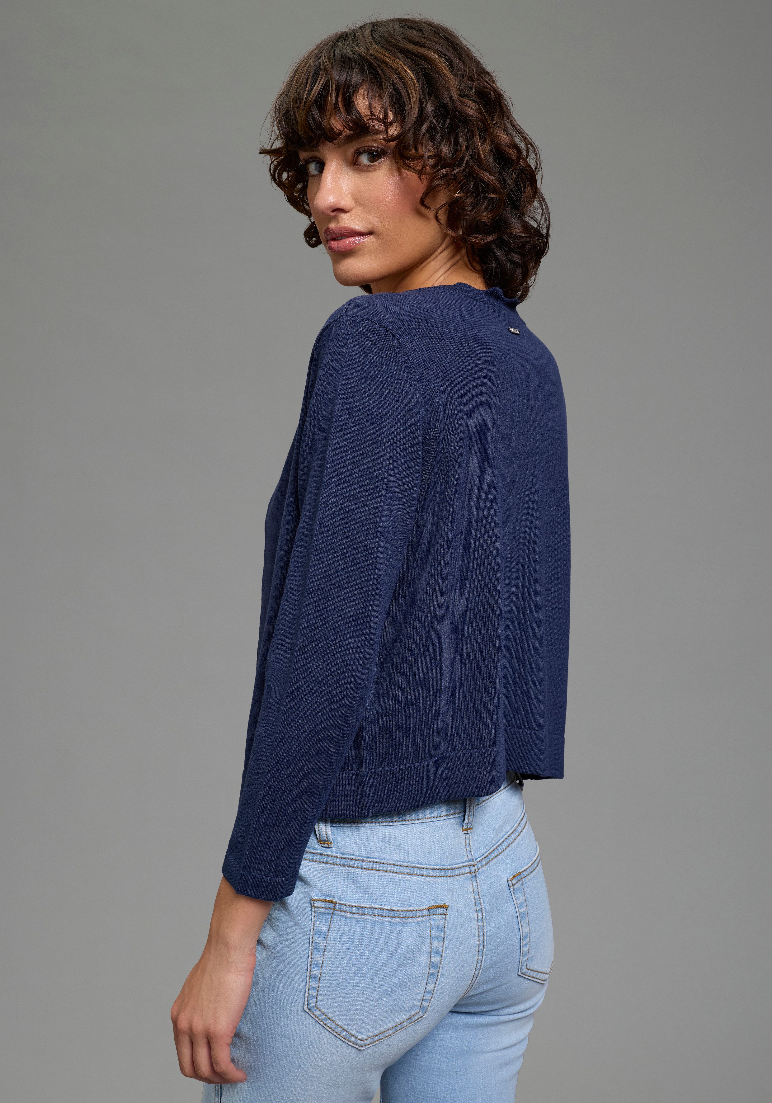 Laura Scott Strickjacke leichte Feinstrickjacke mit femininer Wellenkante