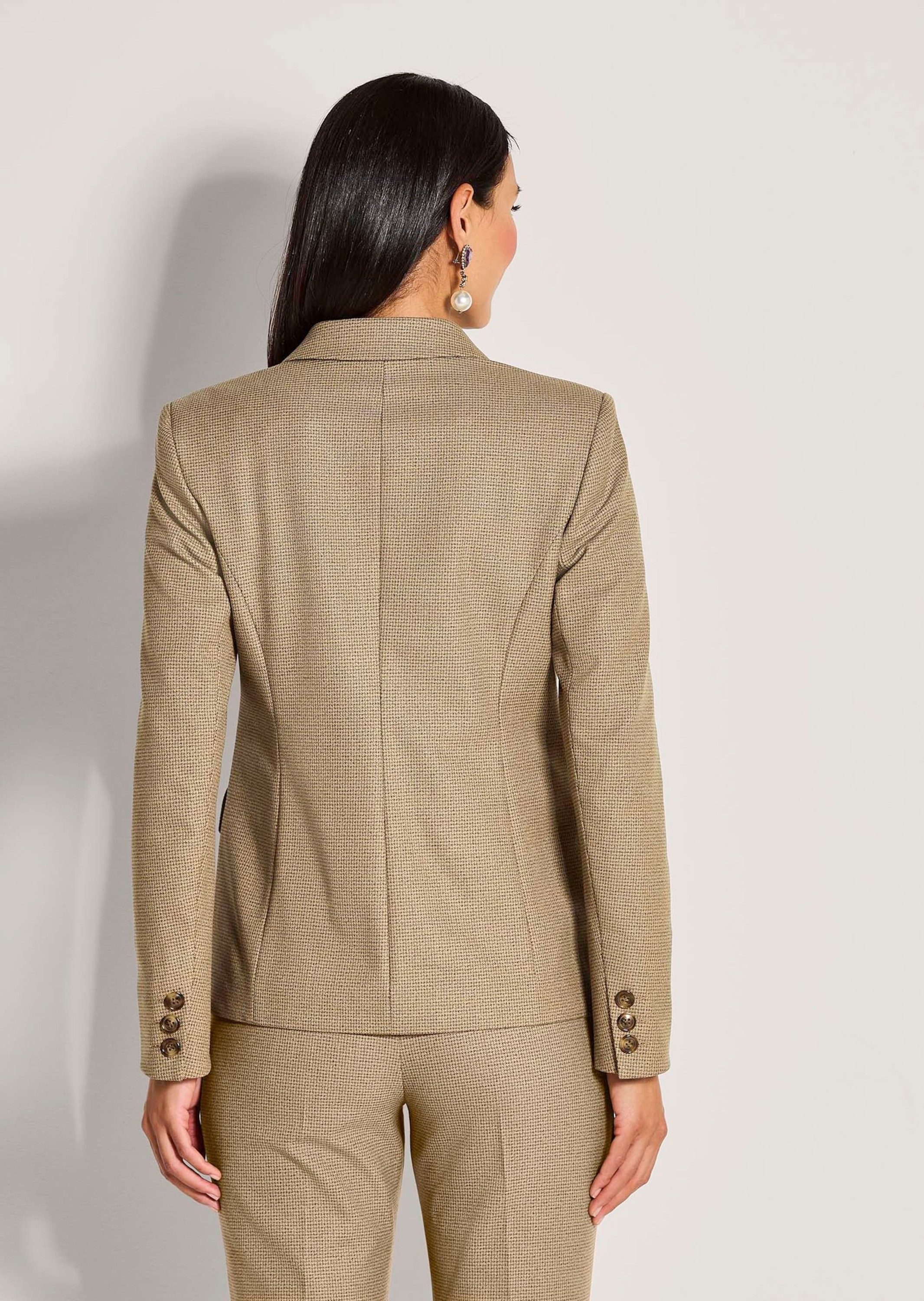 MADELEINE Kurzblazer Eleganter Einreiher im Minimal-Design Businessblazer mit Reverskragen, langen Ärmeln, Knopfleiste
