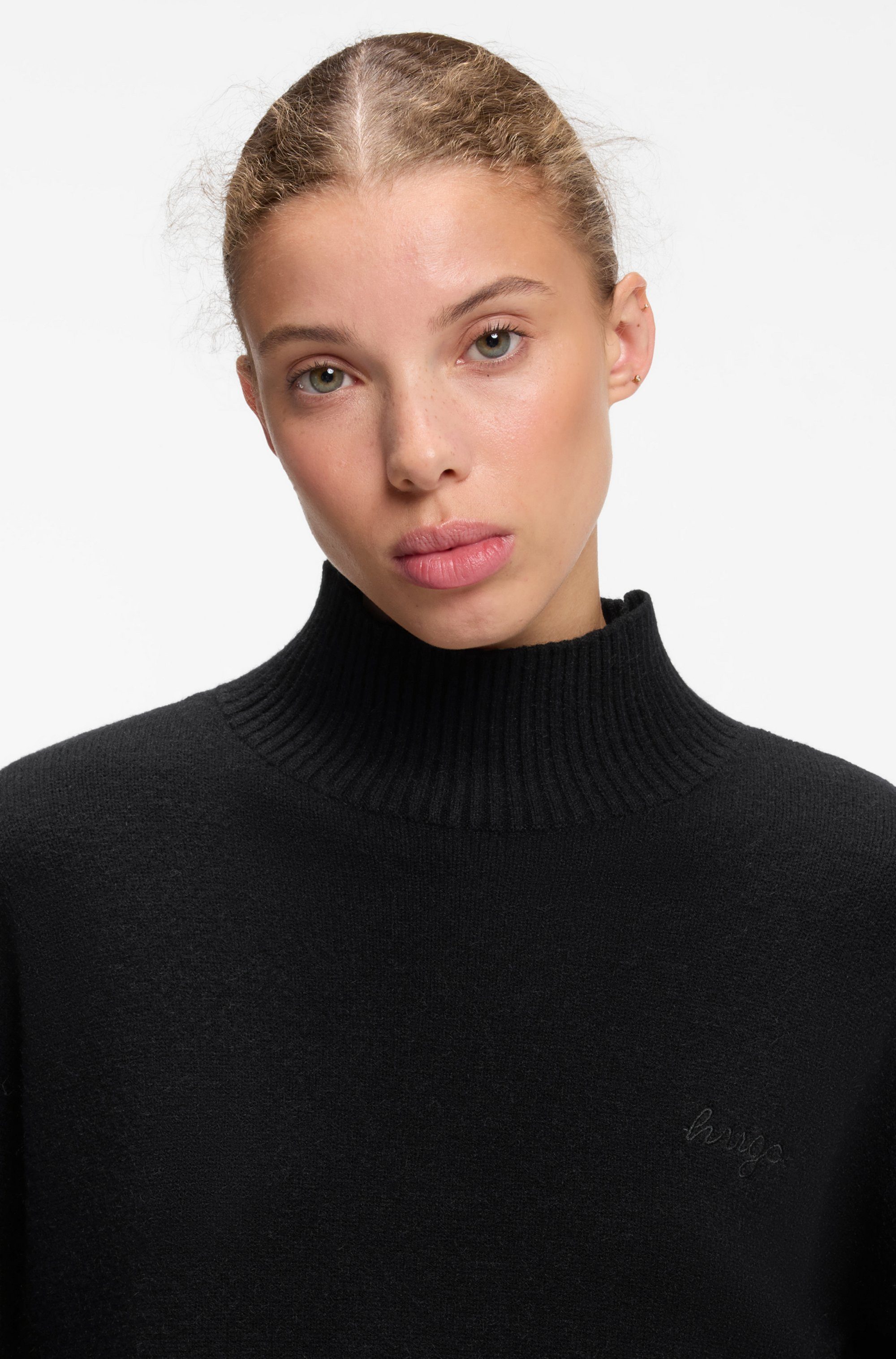 HUGO Stehkragenpullover Sestya mit tonaler Logostickerei, Relaxed Fit
