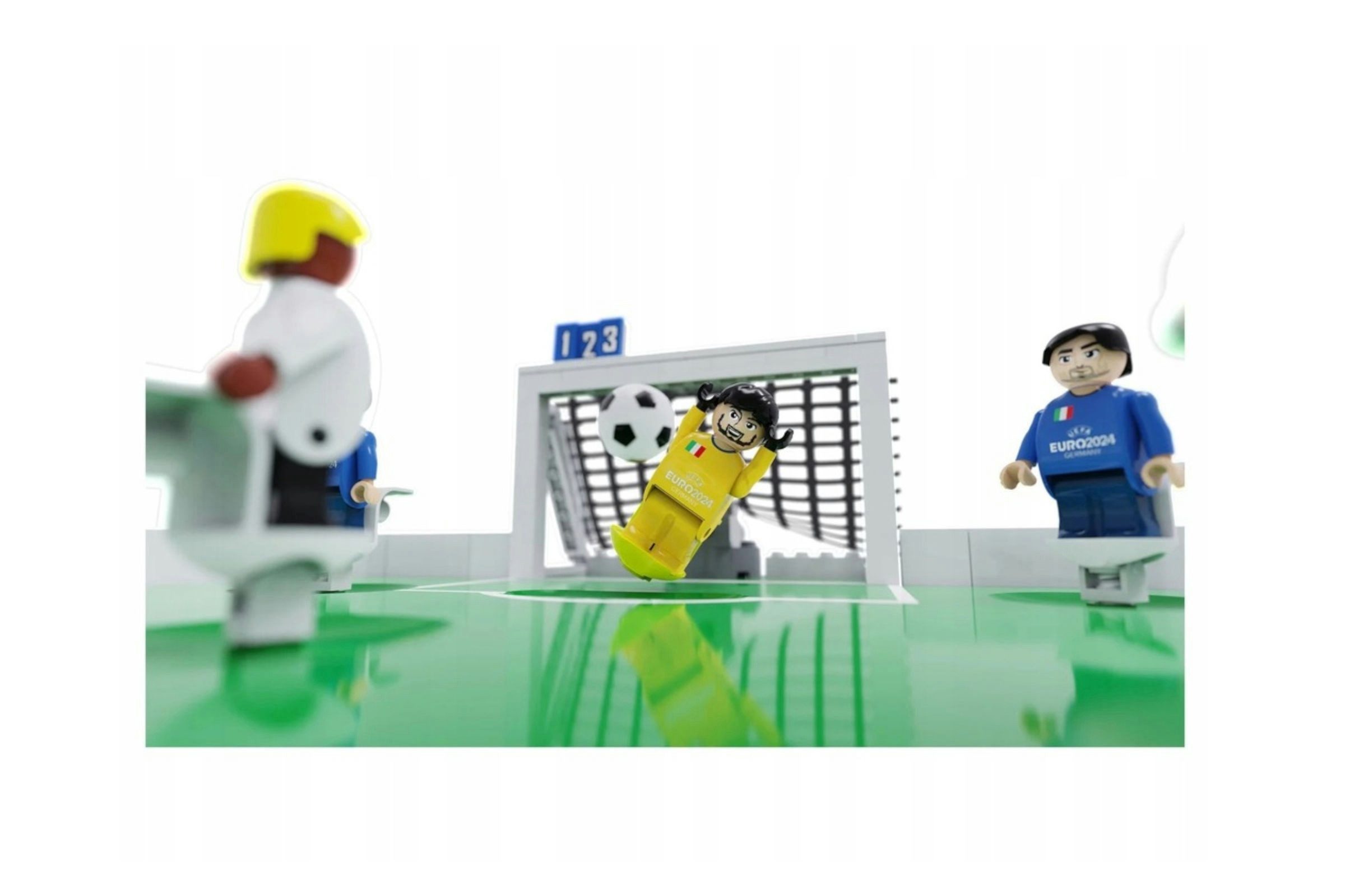 Playtive Mini-Tischkicker Tischfußballspiel Tipp-Kick UEFA-Arena 373 Teile EM2024 Fußball Spiel (373-tlg), 360° drehbare Spieler & Torzähler integriert