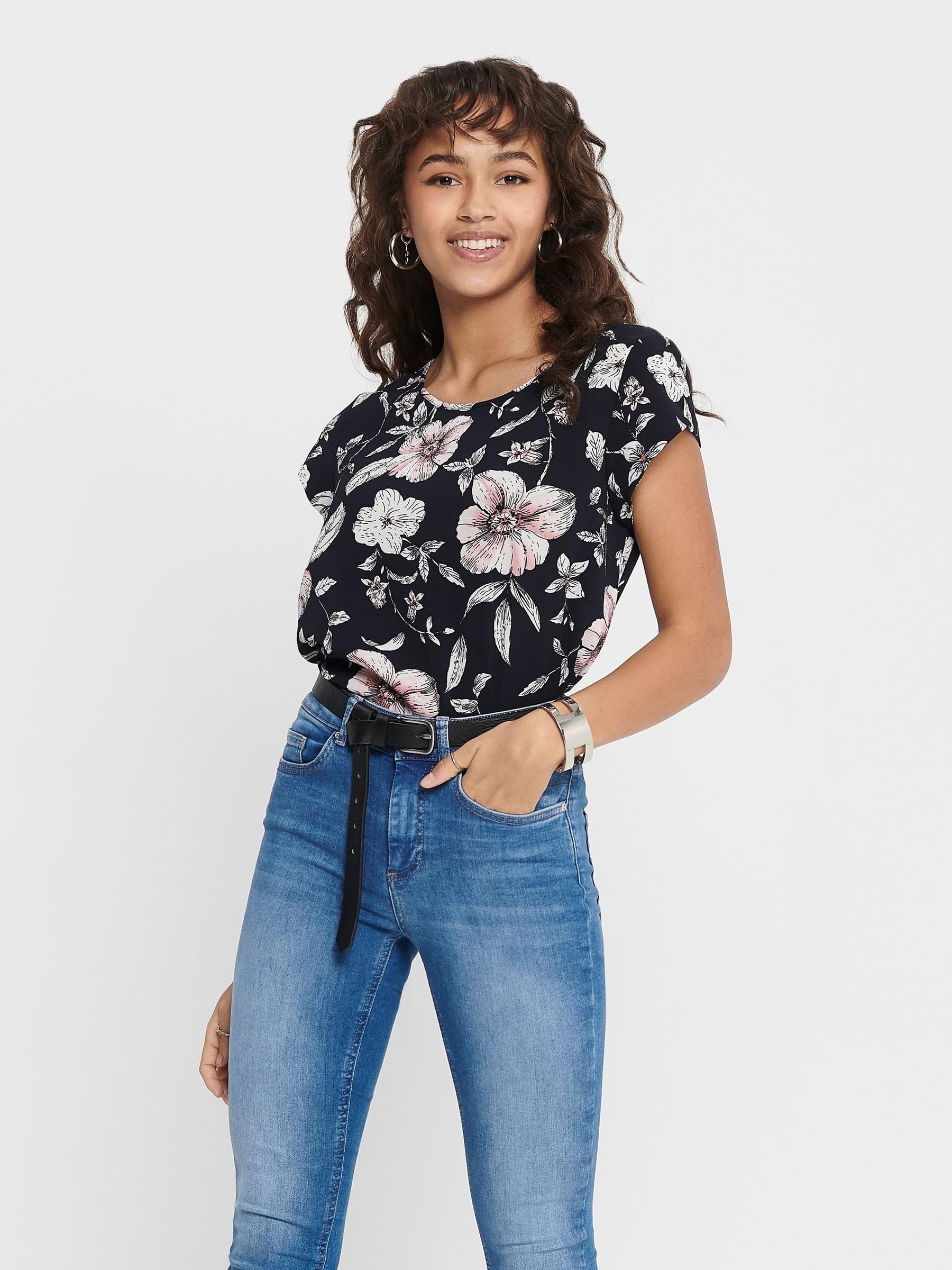 ONLY Blusenshirt Print Kurzarm ONLVIC für Damen (1-tlg) Normal Fit Rundhals Kurzarm Geblümt schnell trocknend