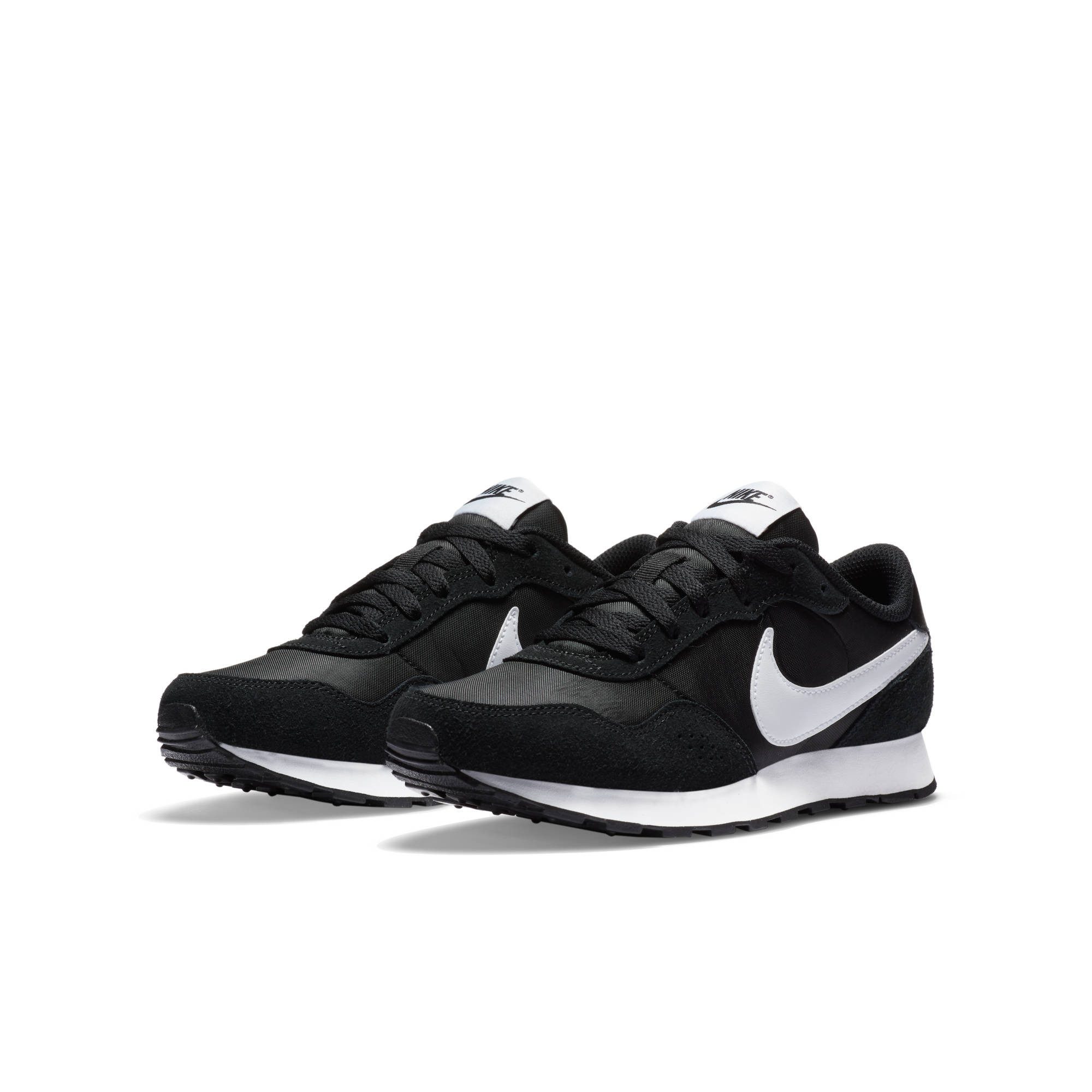 Md Runner Valiant Sneaker