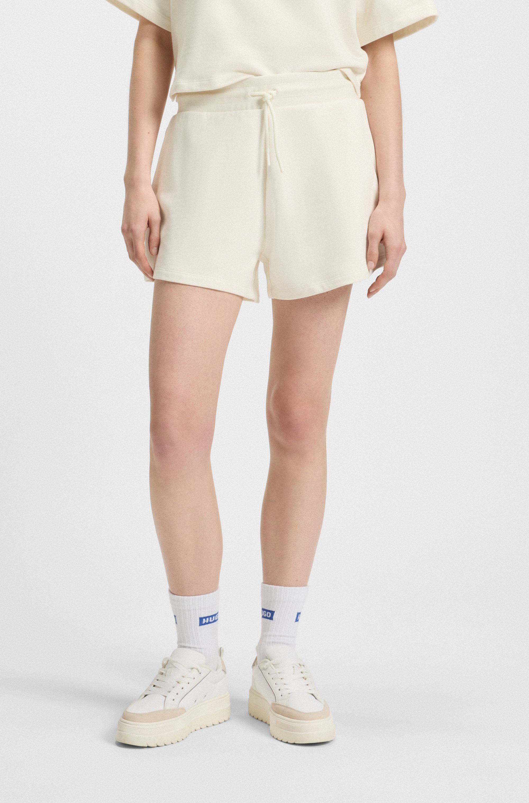 HUGO Sweatshorts Norlina in bequemer Passform