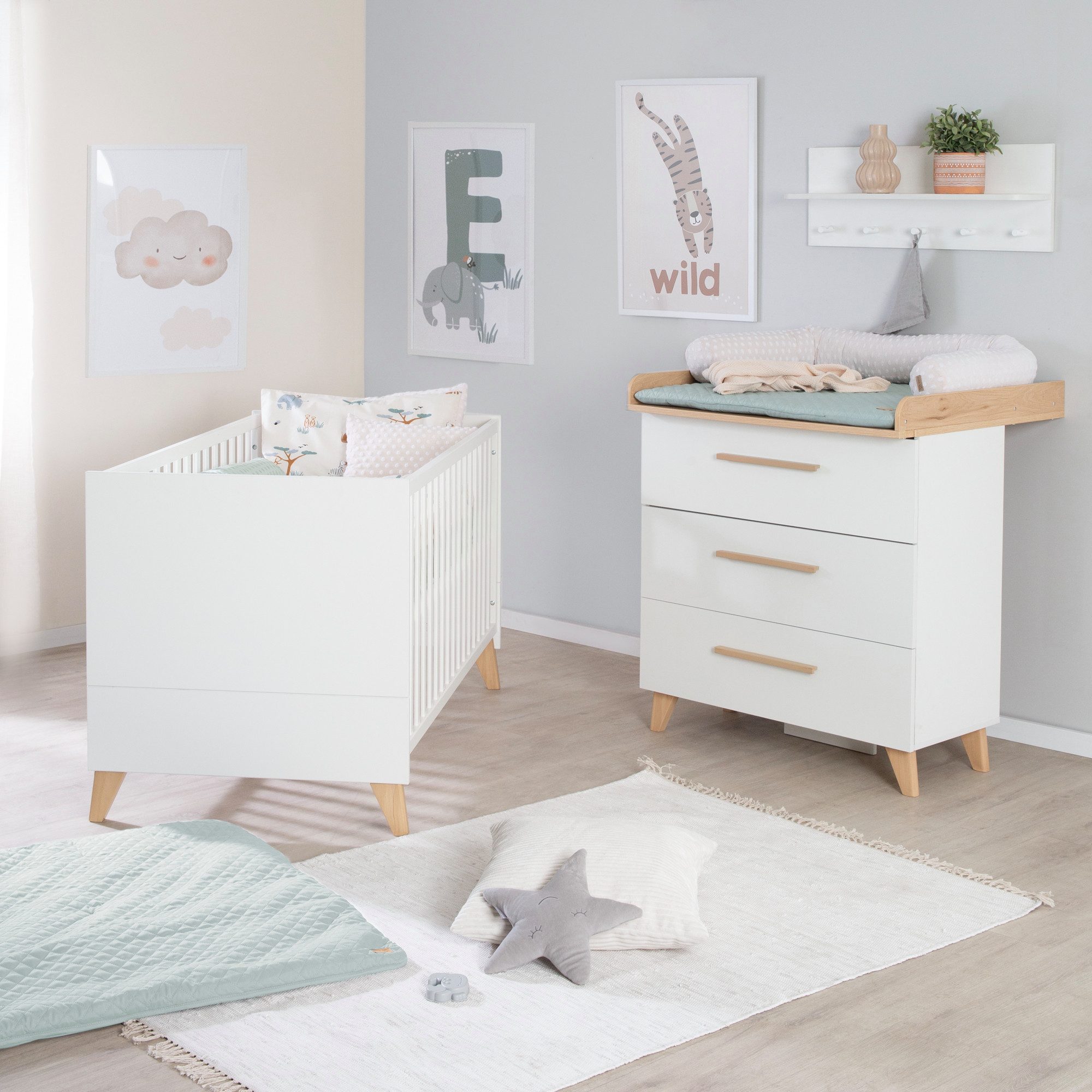 roba® Babymöbel-Set Leon - aus Holz - in Weiß mit Dekor Othello Eiche, (2-teiliges Set, 2-tlg., Kinder- & Beistellbett 60 x 120 cm & Wickelkommode) – Bild 2 von 5