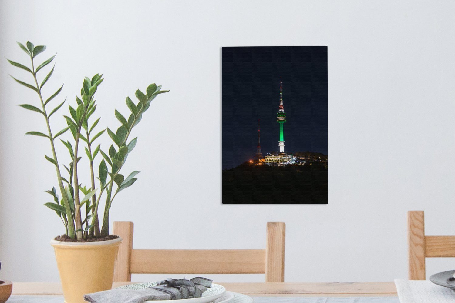 Tower Zackenaufhänger, Licht, Nacht Gemälde, Leinwandbild N-Seoul 20x30 fertig - Leinwandbild St), - inkl. (1 cm OneMillionCanvasses® bespannt