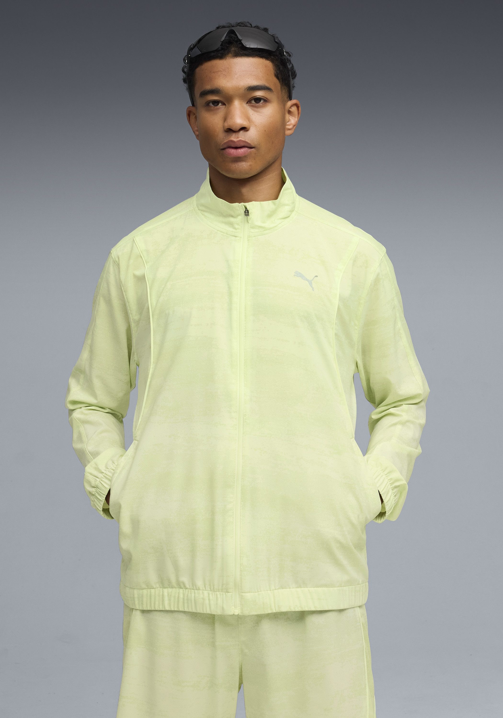 PUMA Trainingsjacke M RUN VELOCITY AOP WOVEN JACKET mit Reißverschluss, atmungsaktiv, mit Nahttaschen