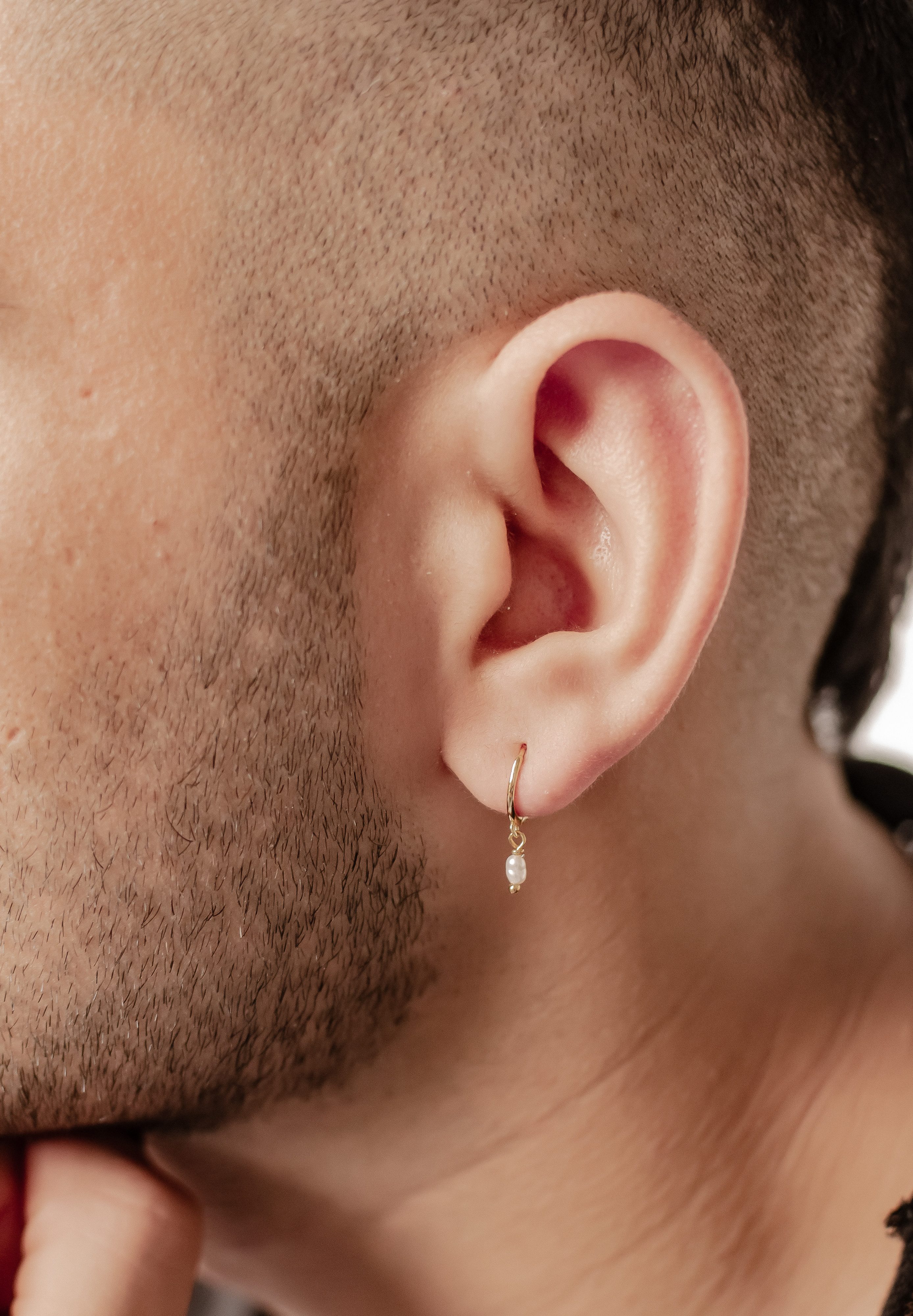 Hey Happiness Paar Ohrhänger weiße Süßwasserperle Anhänger, Herren Ohrringe Creolen Silber 925, 18k vergoldet