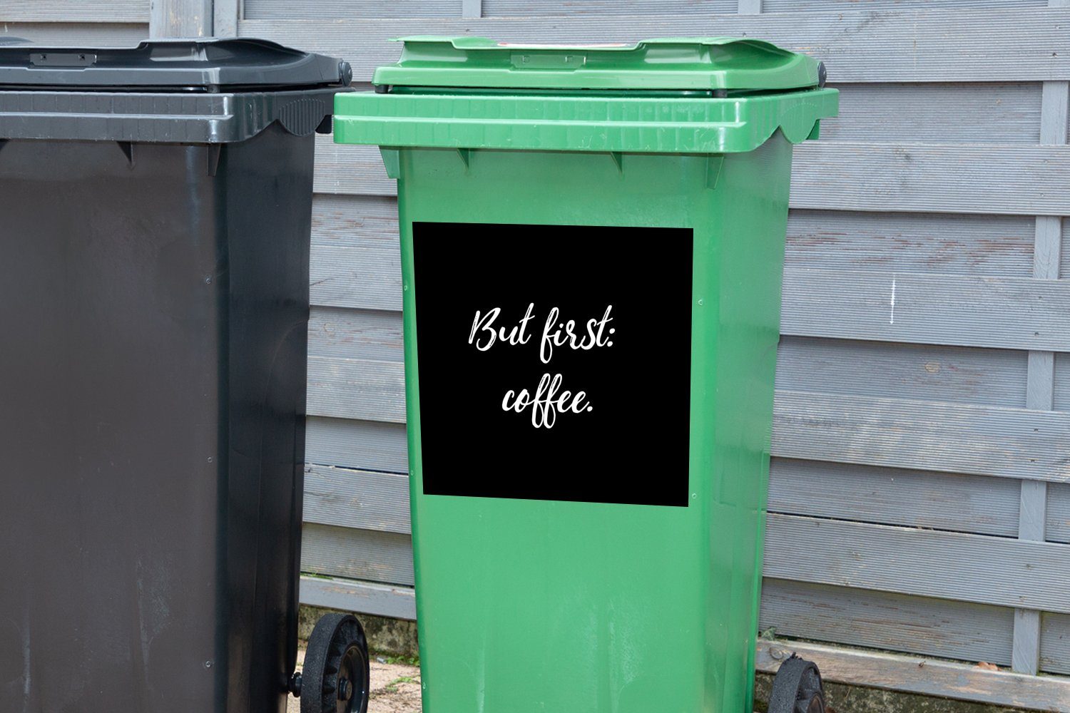 - St), Abfalbehälter Mülltonne, Mülleimer-aufkleber, Wandsticker MuchoWow Sprichwörter - Aber Sticker, (1 Container, zuerst: Kaffee Zitate
